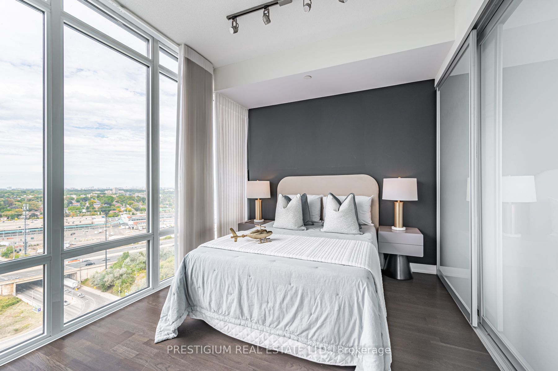 90 Park Lawn Rd, #2517