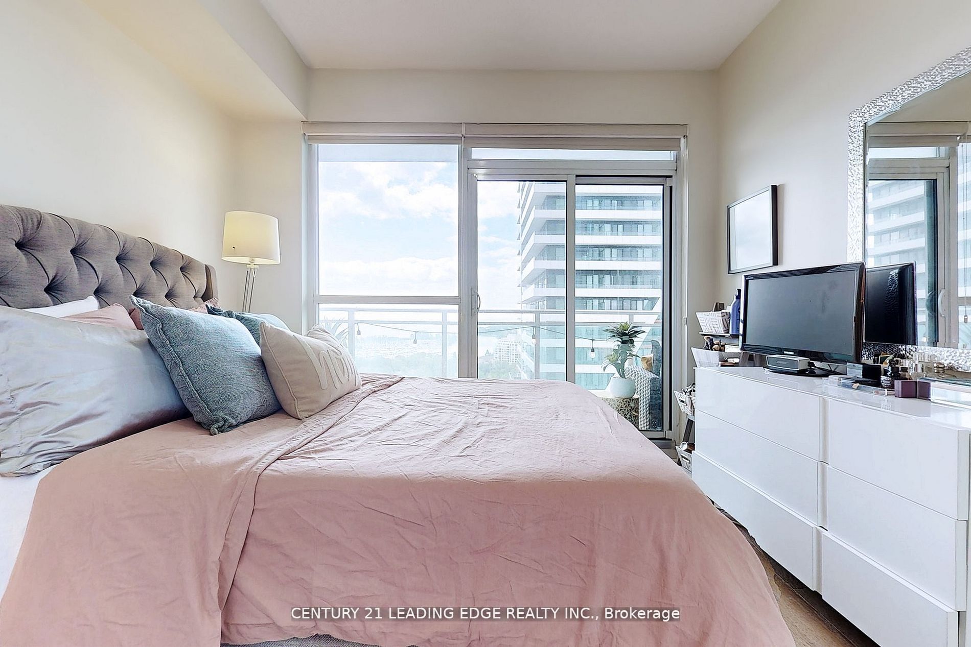 33 Shore Breeze Dr W, #1901