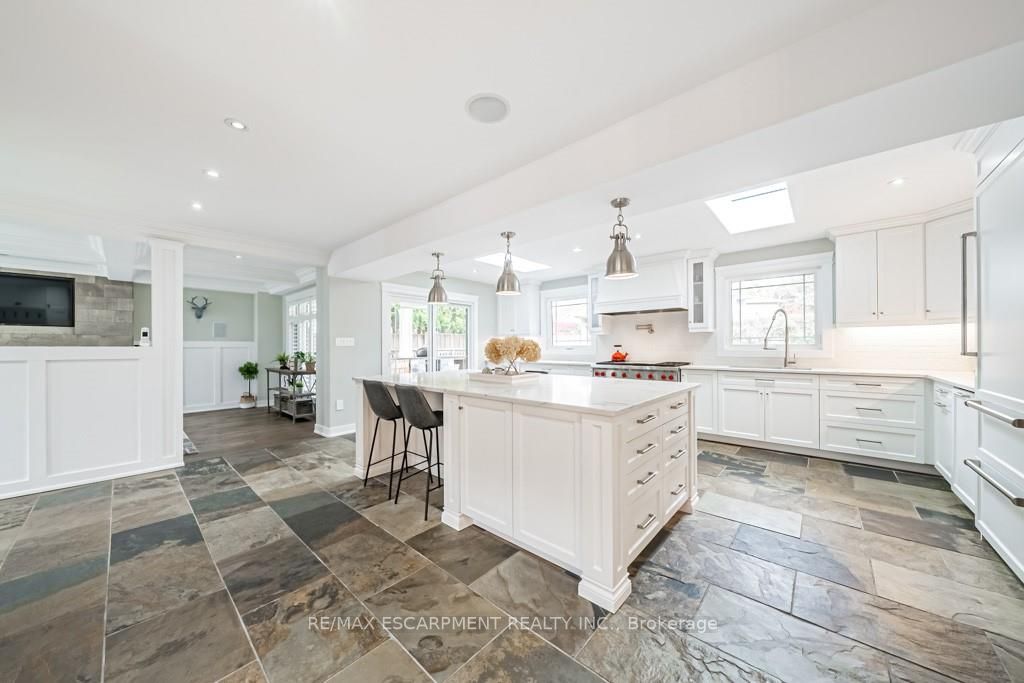 567 Rosedale Cres
