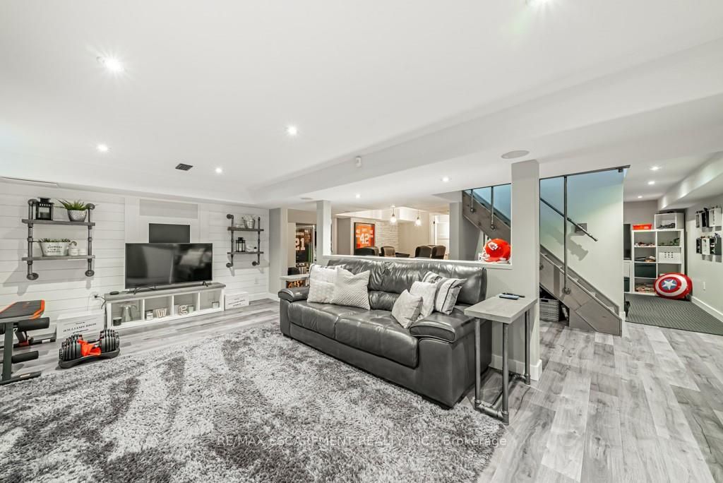567 Rosedale Cres