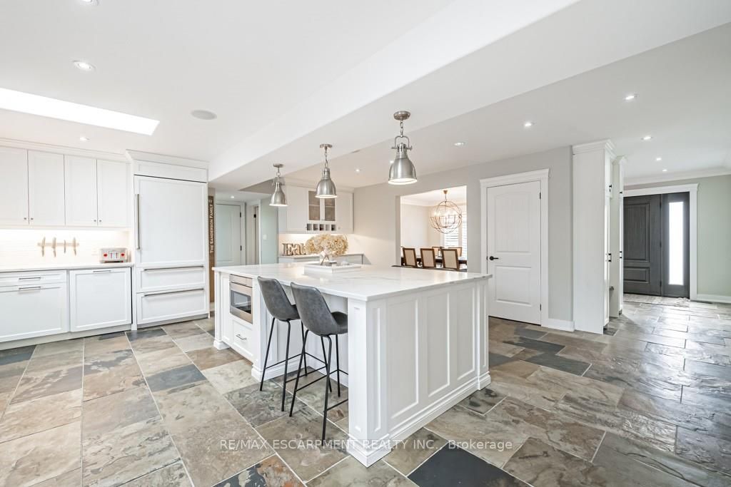 567 Rosedale Cres