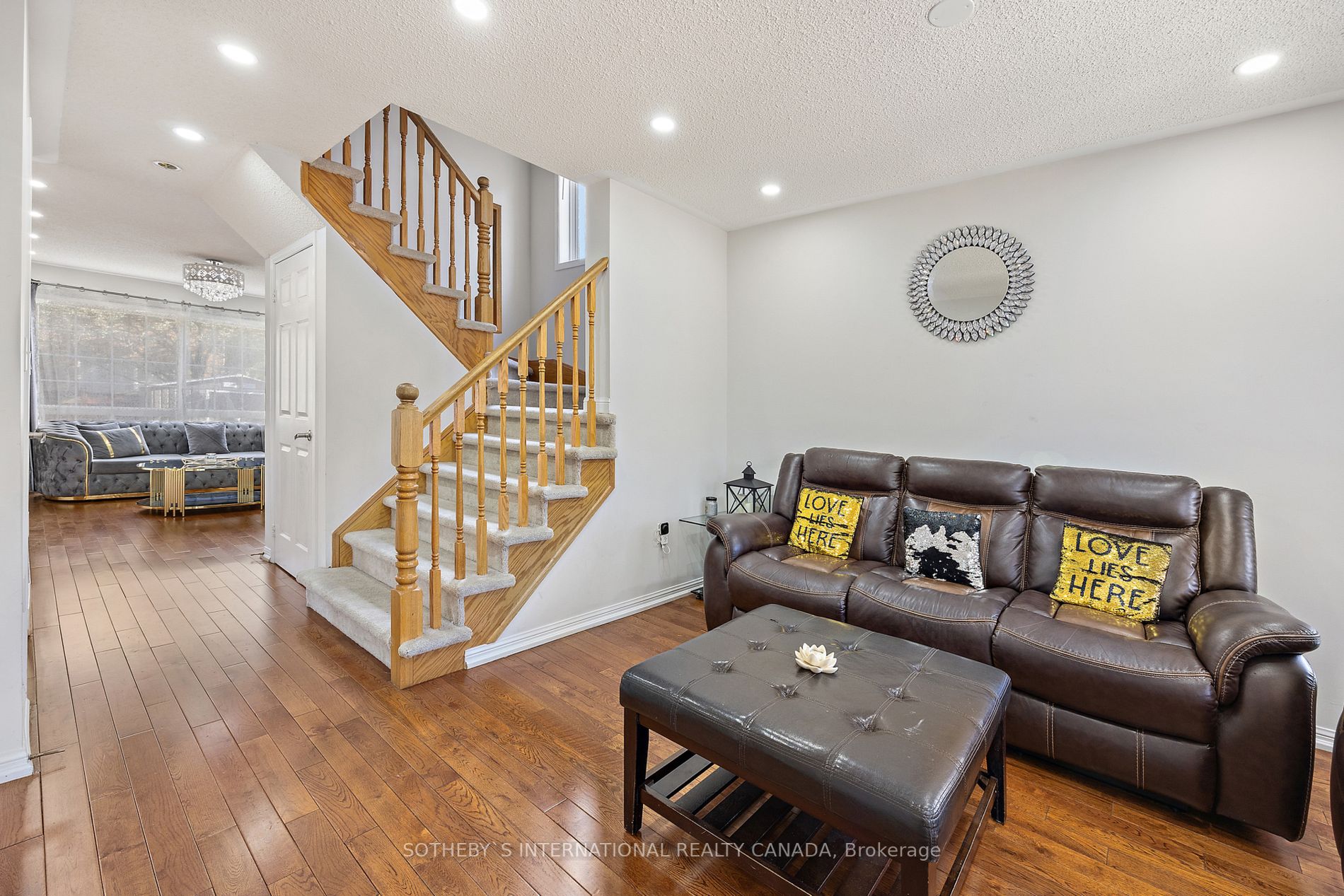 1158 Riddell Cres