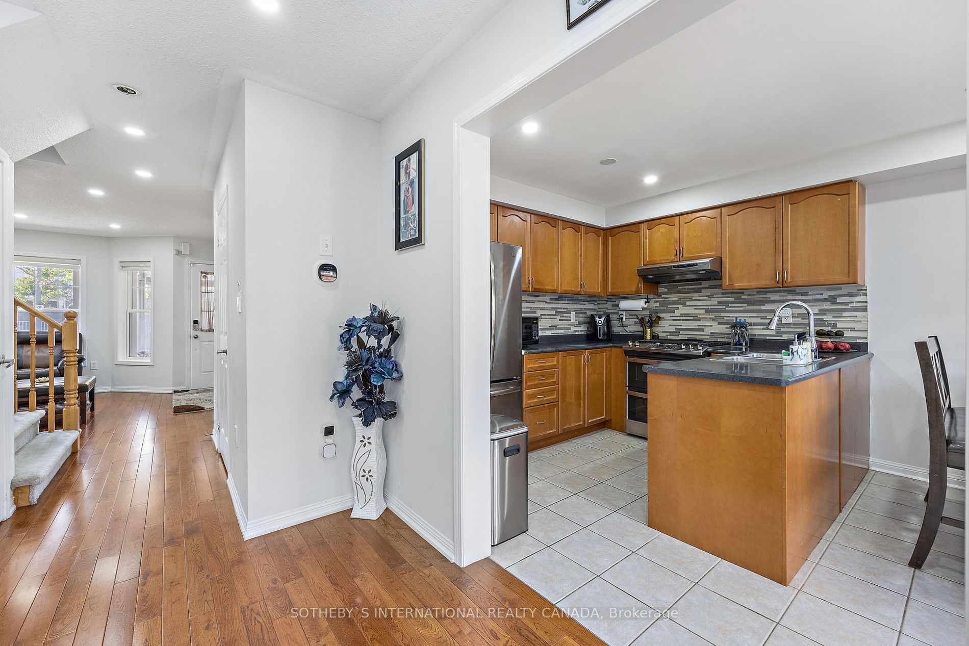 1158 Riddell Cres