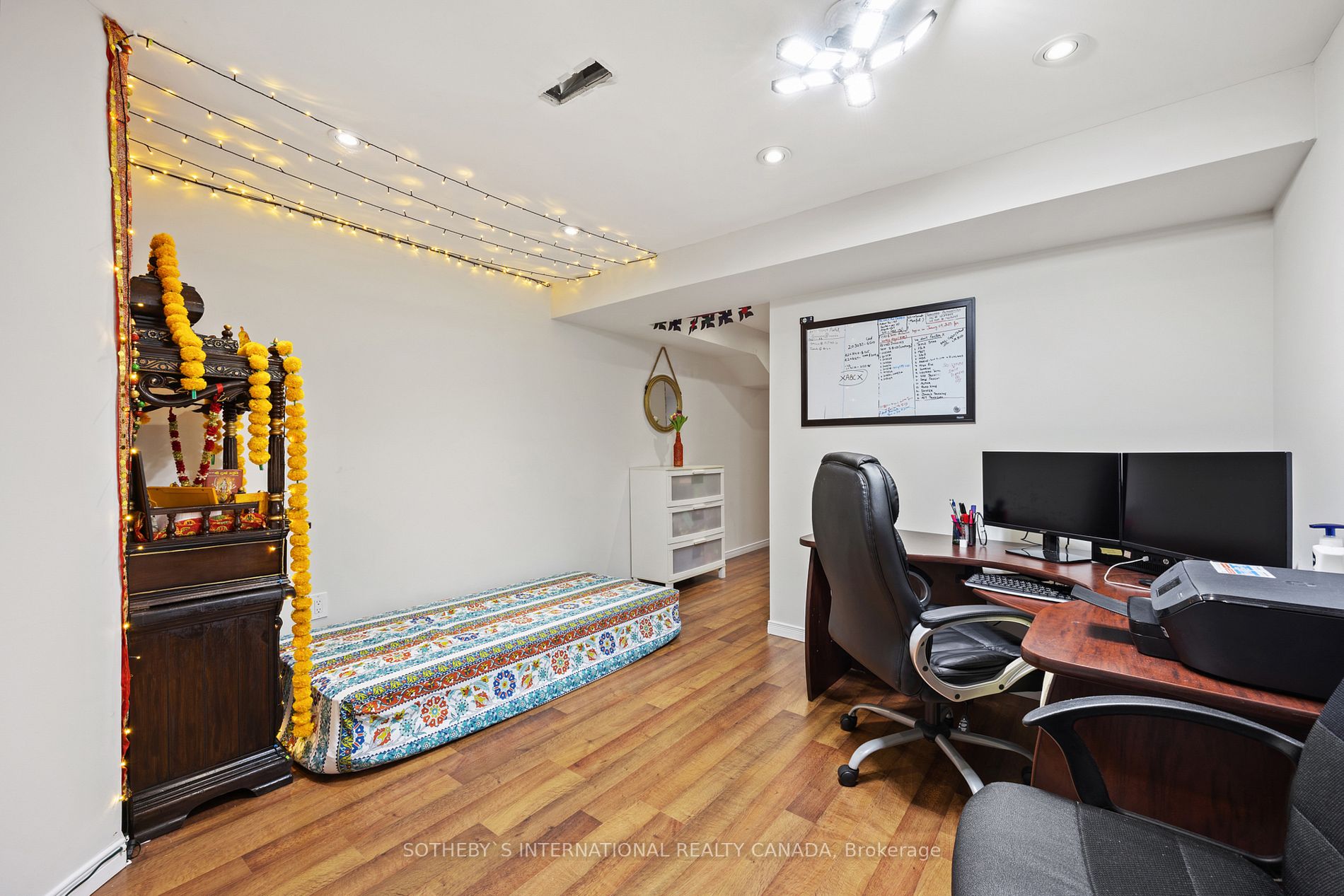 1158 Riddell Cres