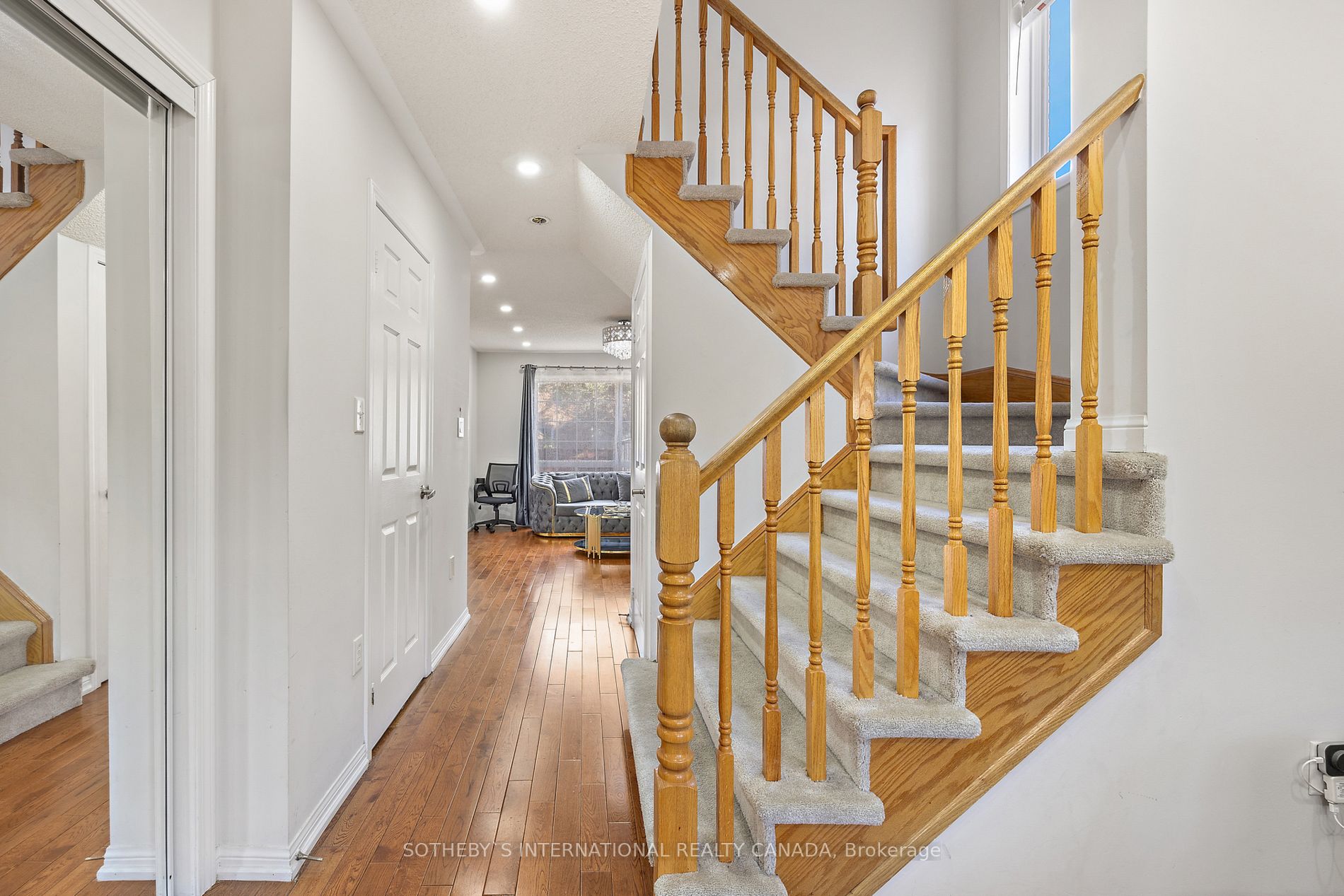 1158 Riddell Cres
