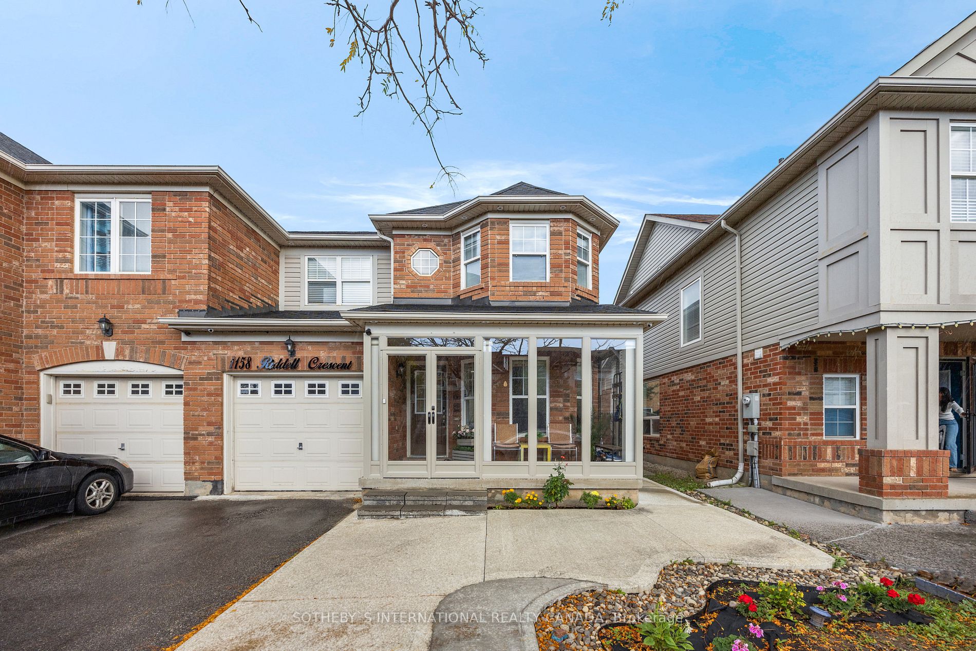 1158 Riddell Cres