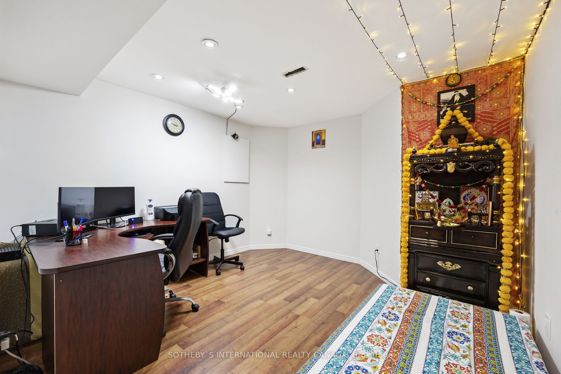 1158 Riddell Cres
