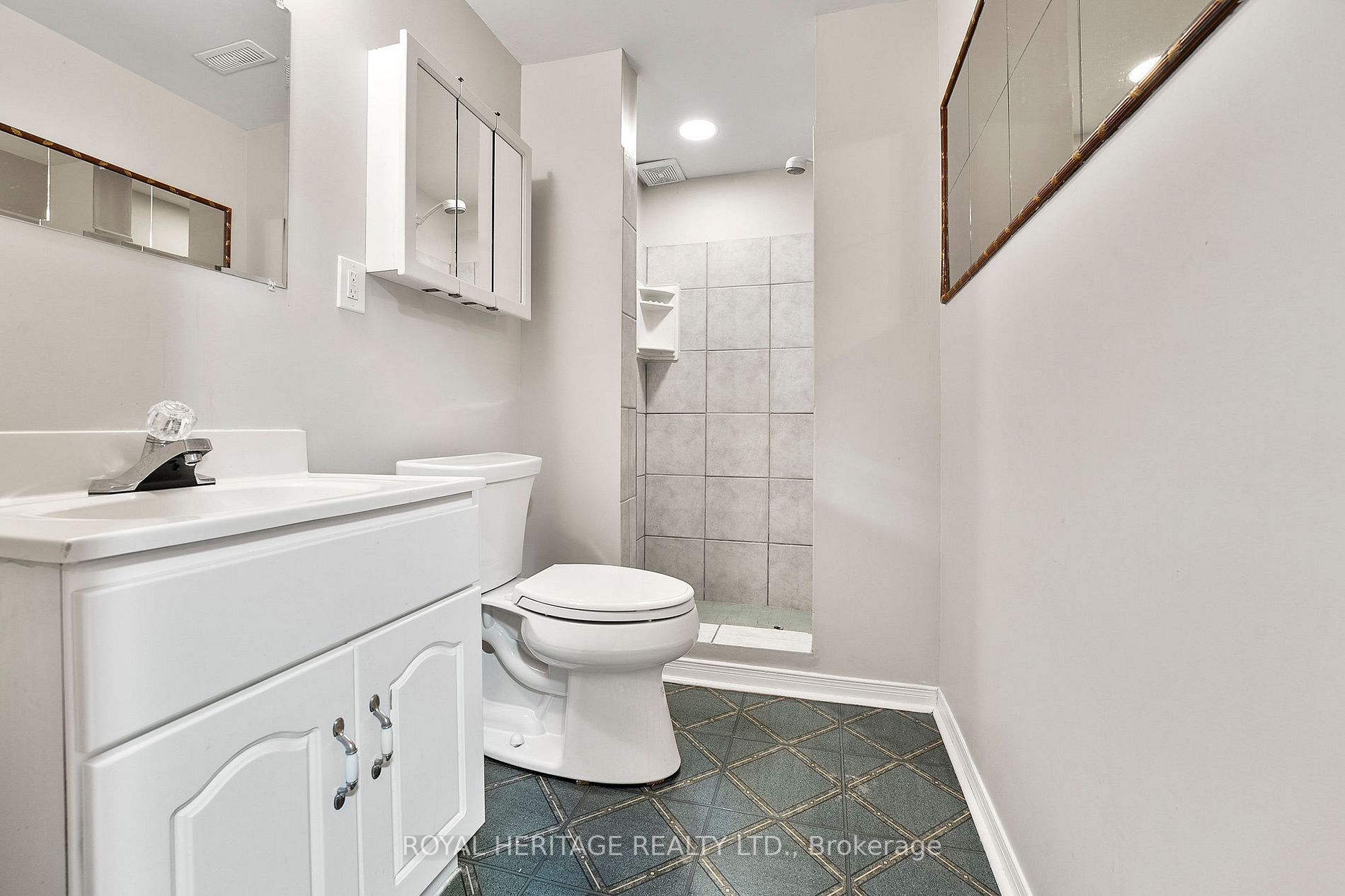 600 Amelia Cres