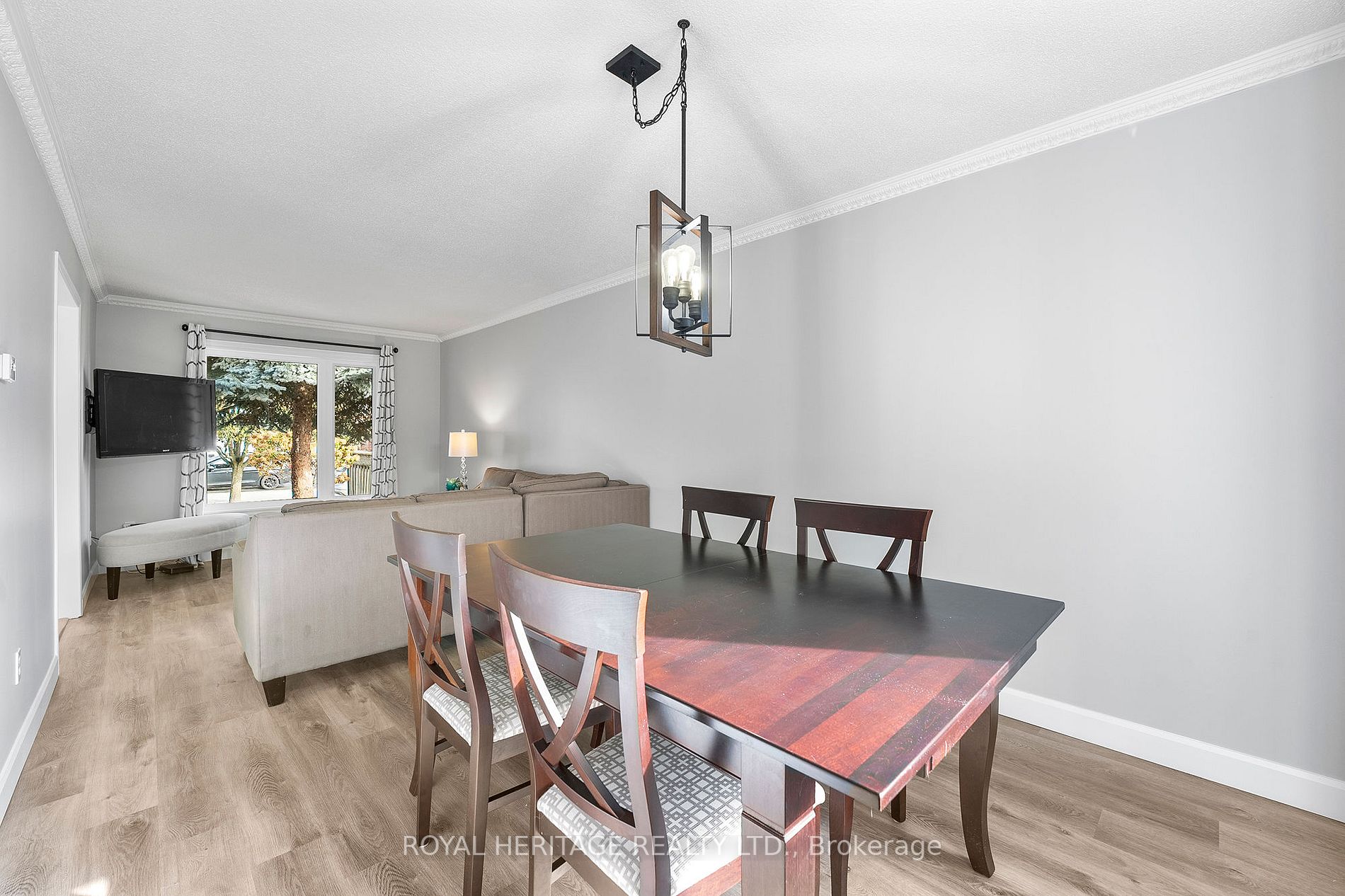 600 Amelia Cres