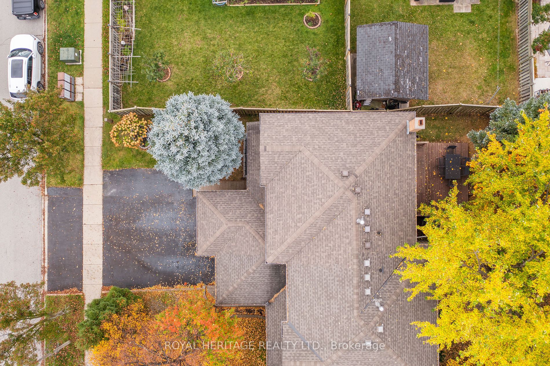 600 Amelia Cres