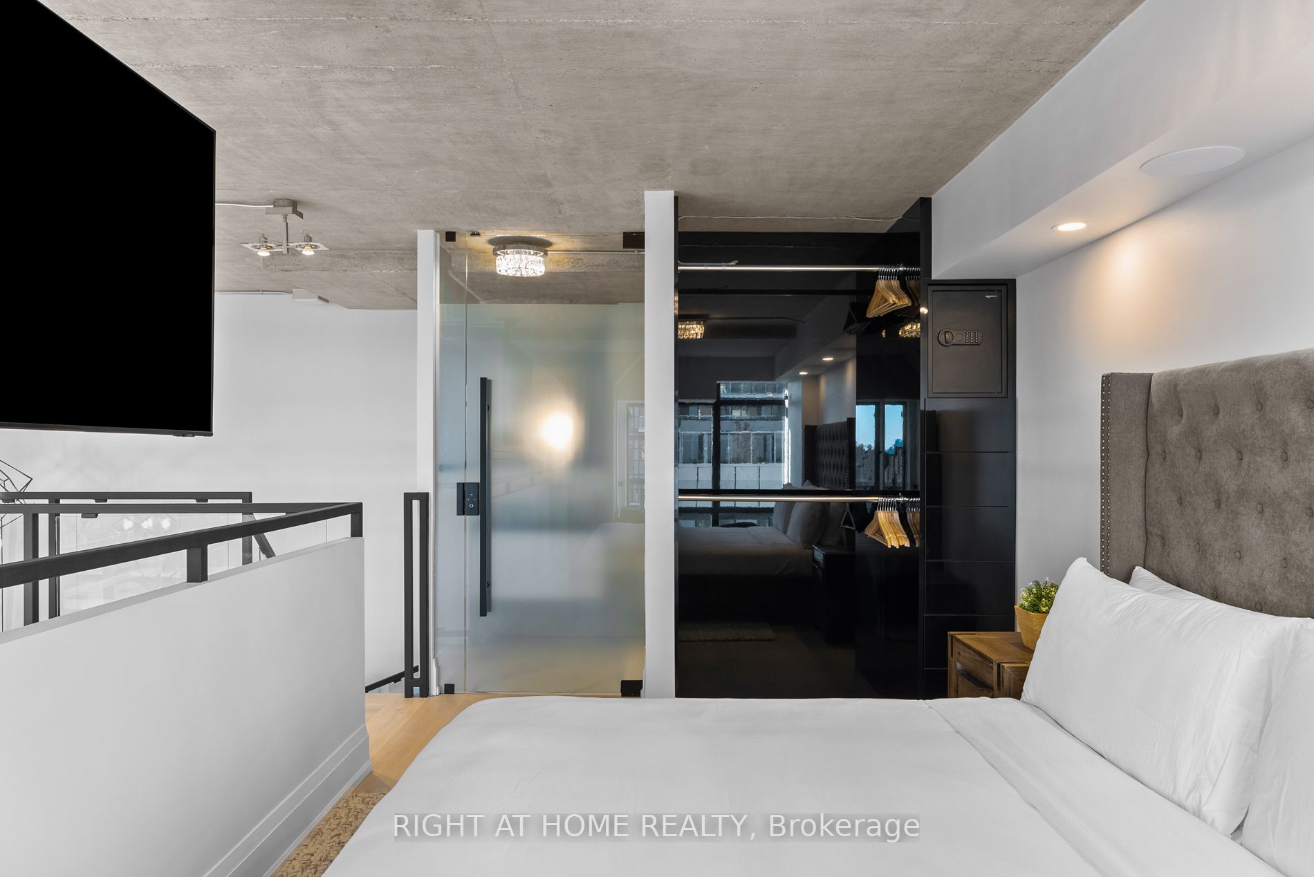 300 Manitoba St, #311