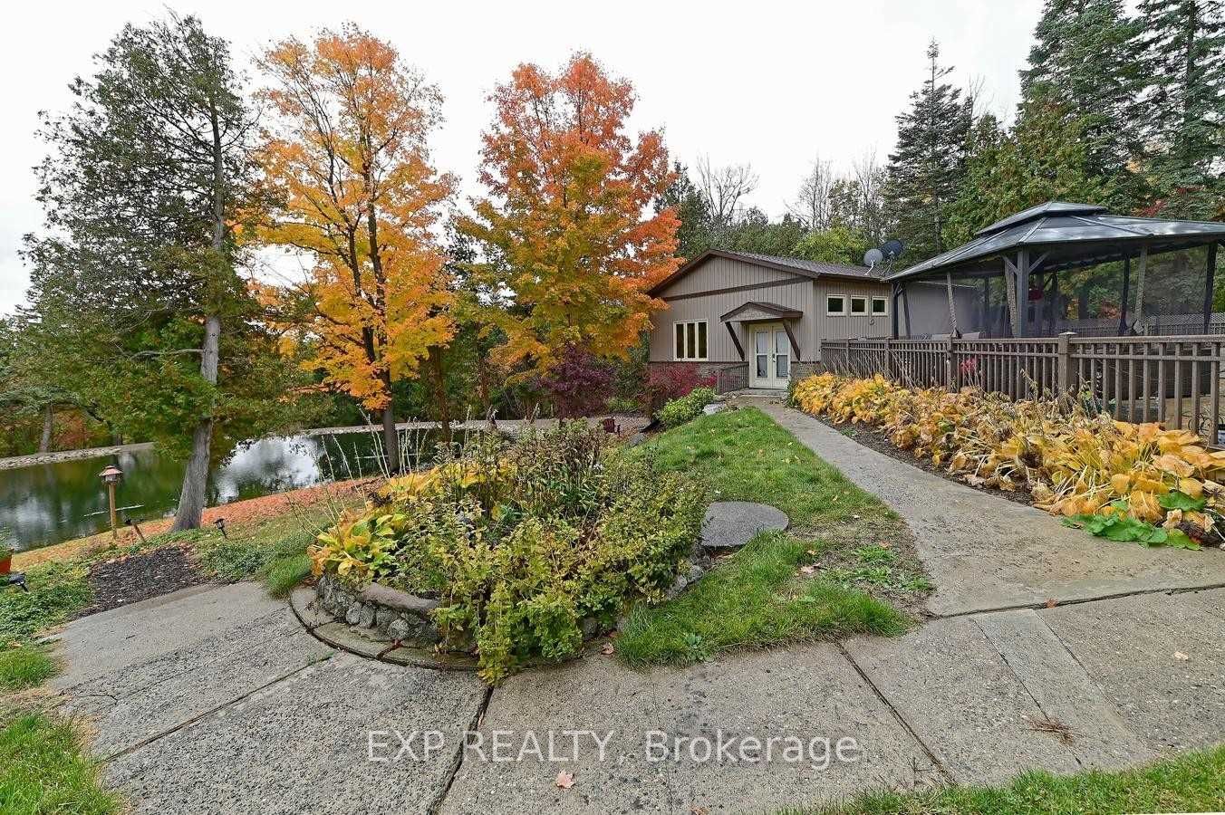 16 Cedar Dr
