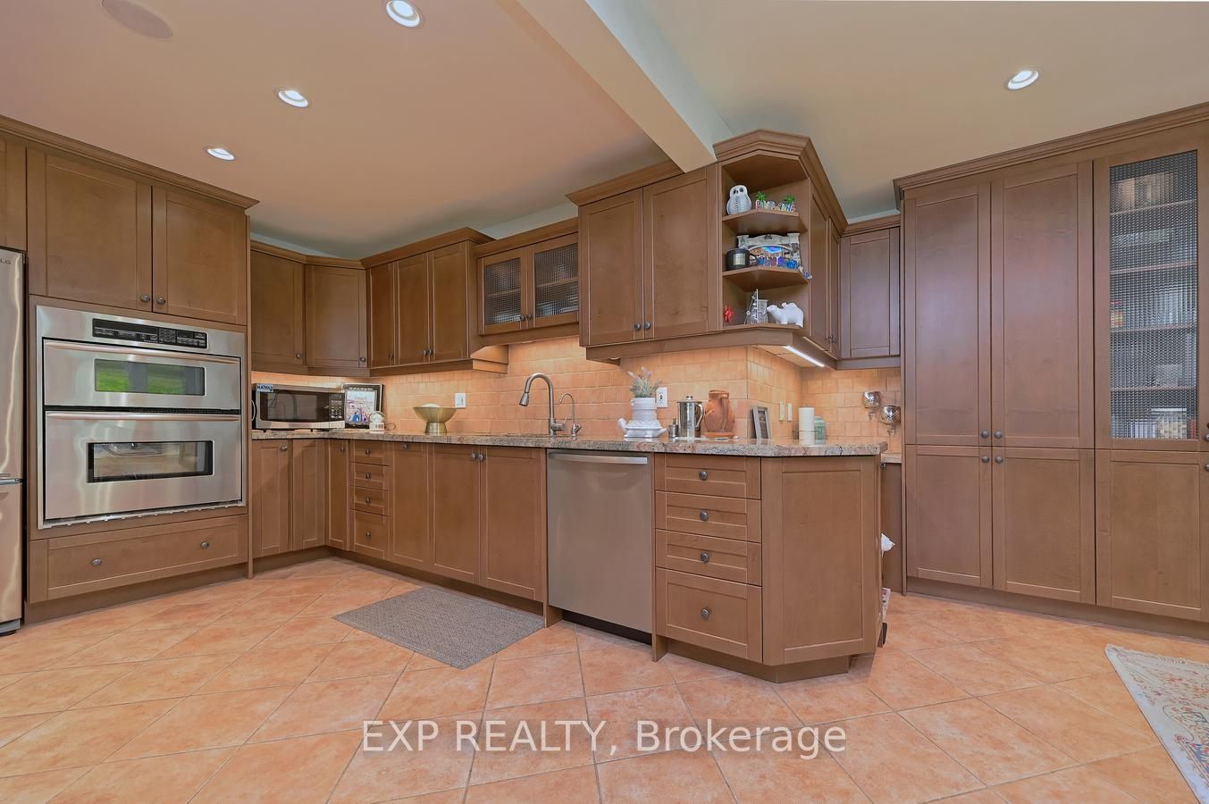 16 Cedar Dr