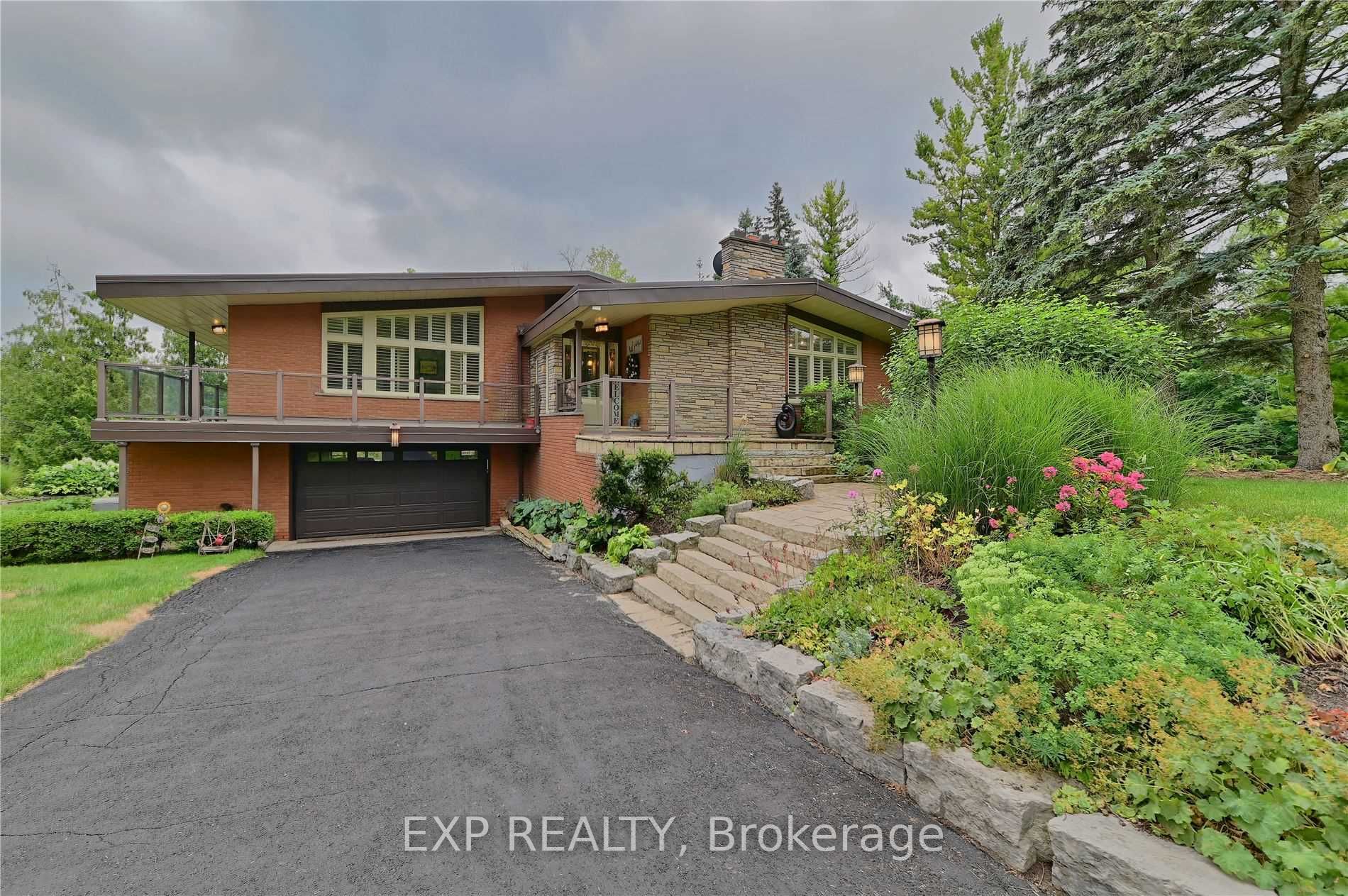 16 Cedar Dr