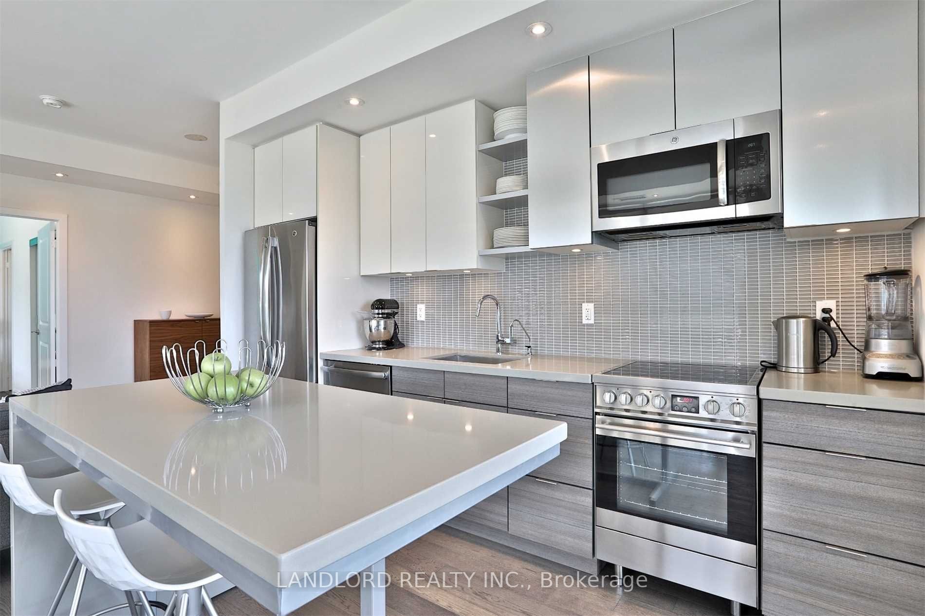 33 Shore Breeze Dr, #410