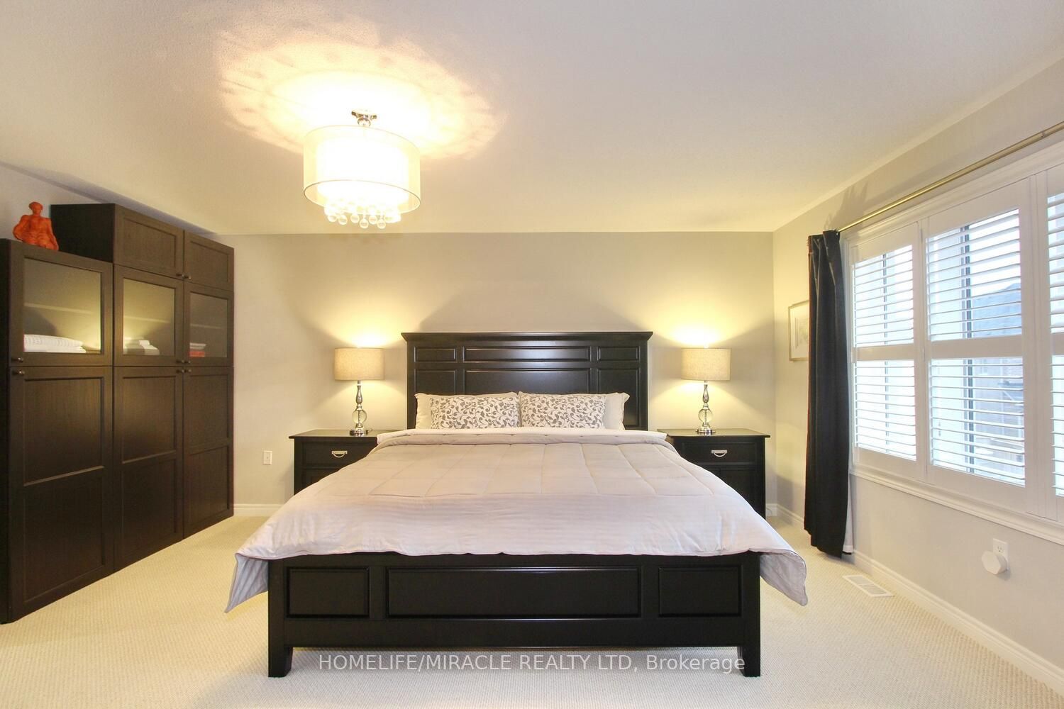 8 Meadowcreek Rd E