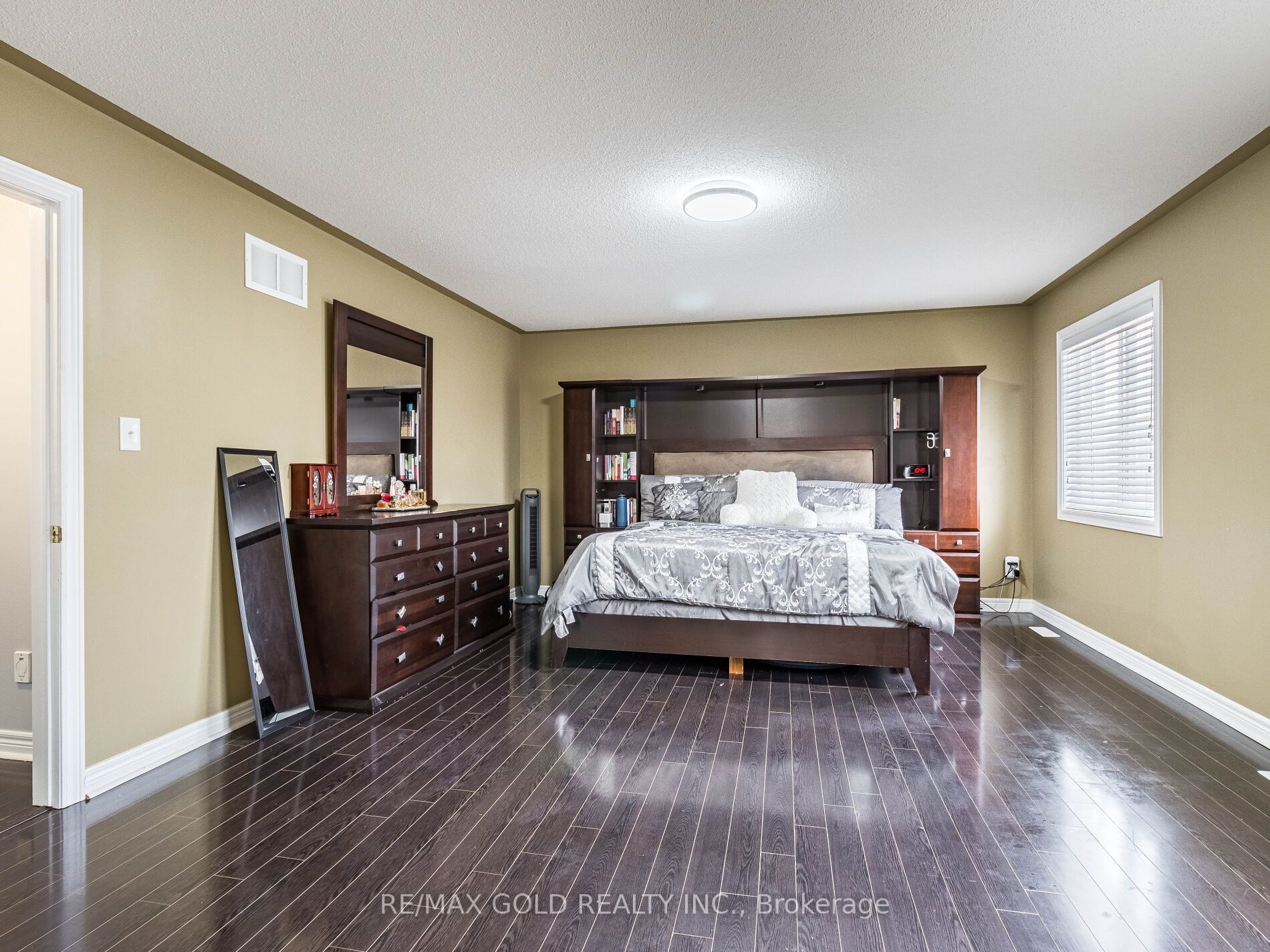 3 Powell Dr