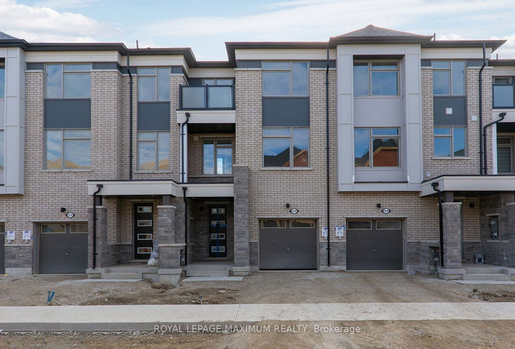 212 Keppel Circ