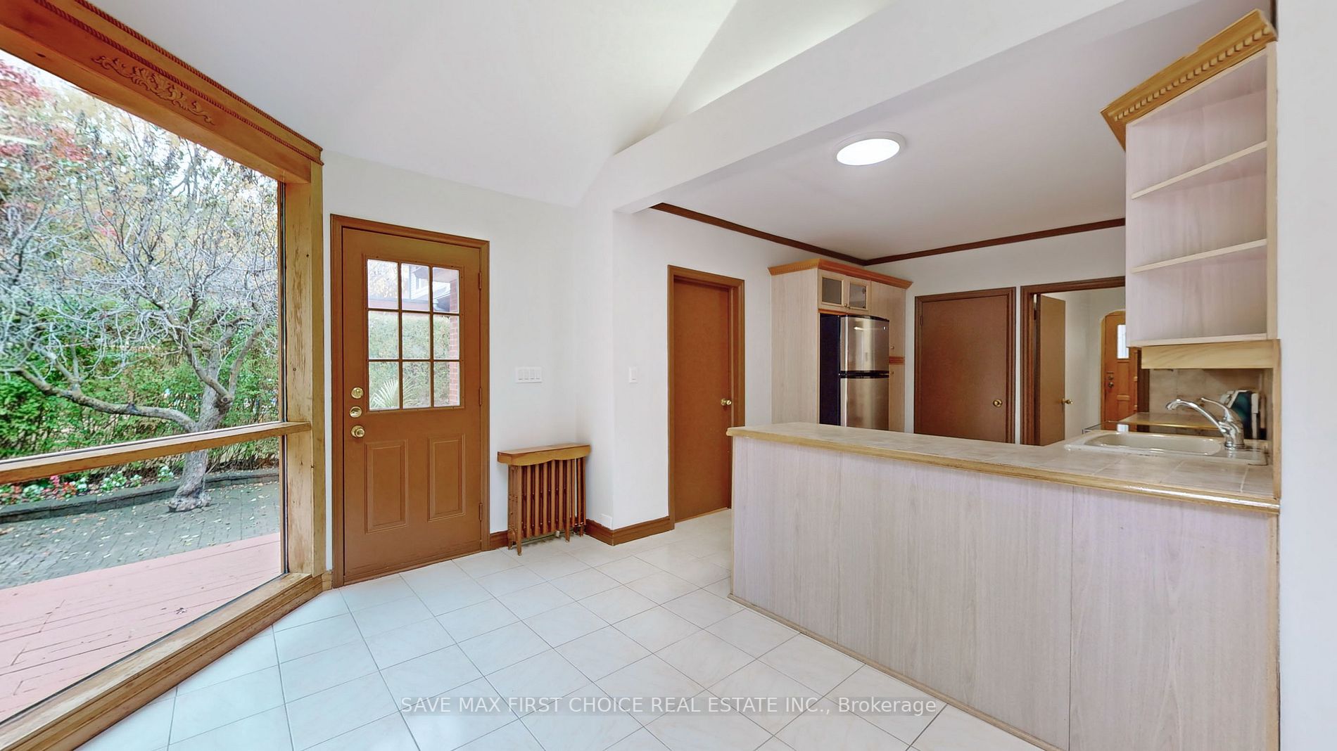 196 South Kingsway