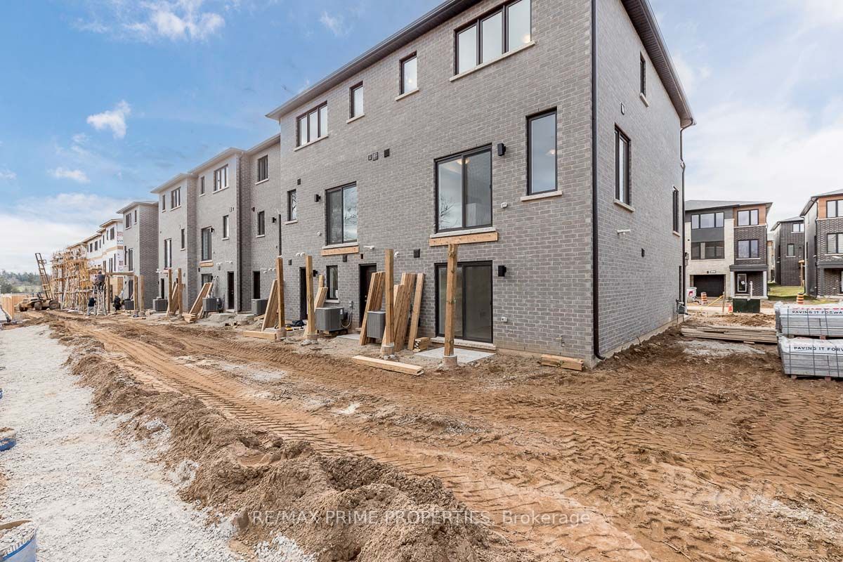 44 Humberstone Dr