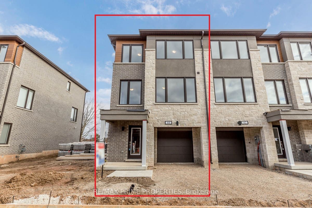 44 Humberstone Dr