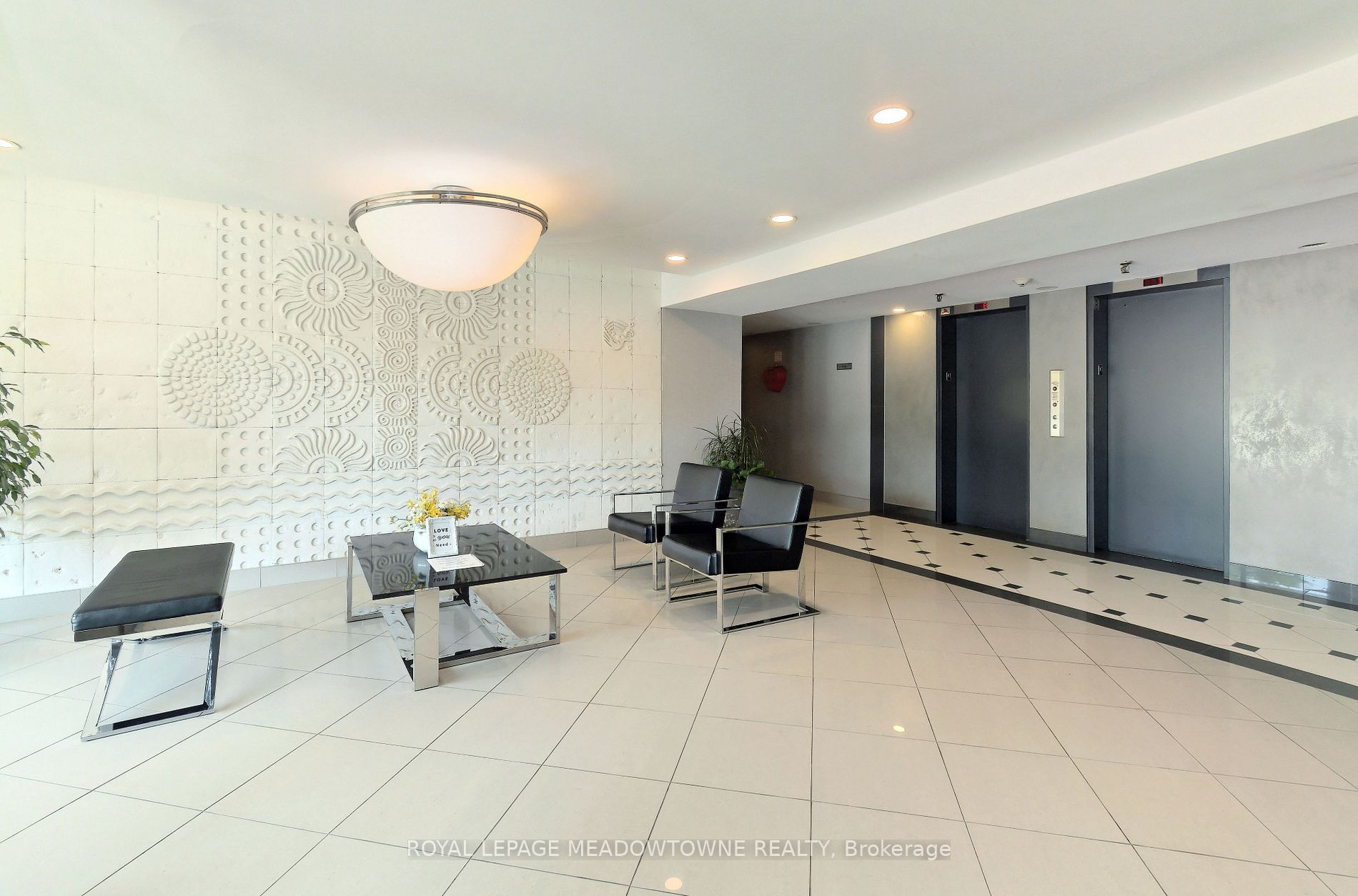2301 Derry Rd W, #908