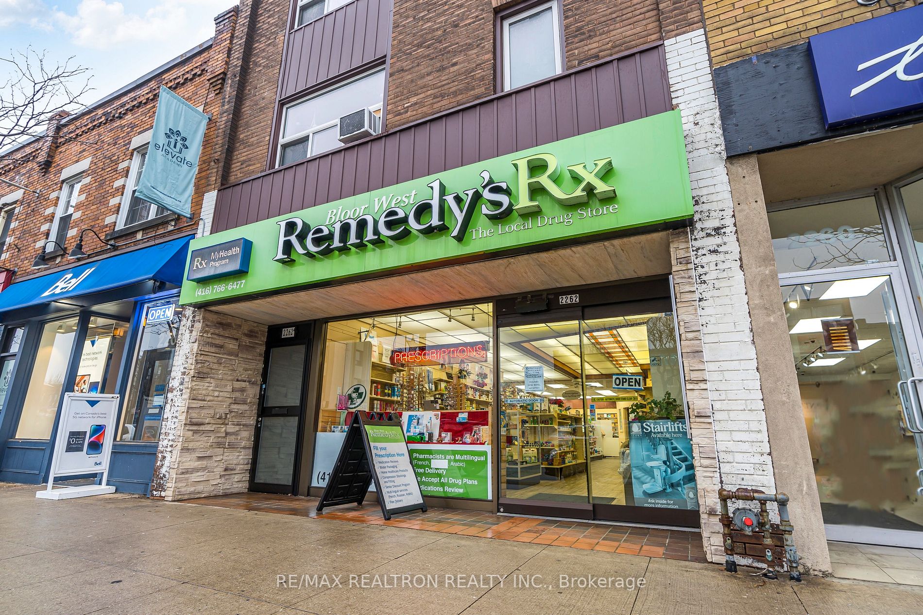 2262 Bloor St W