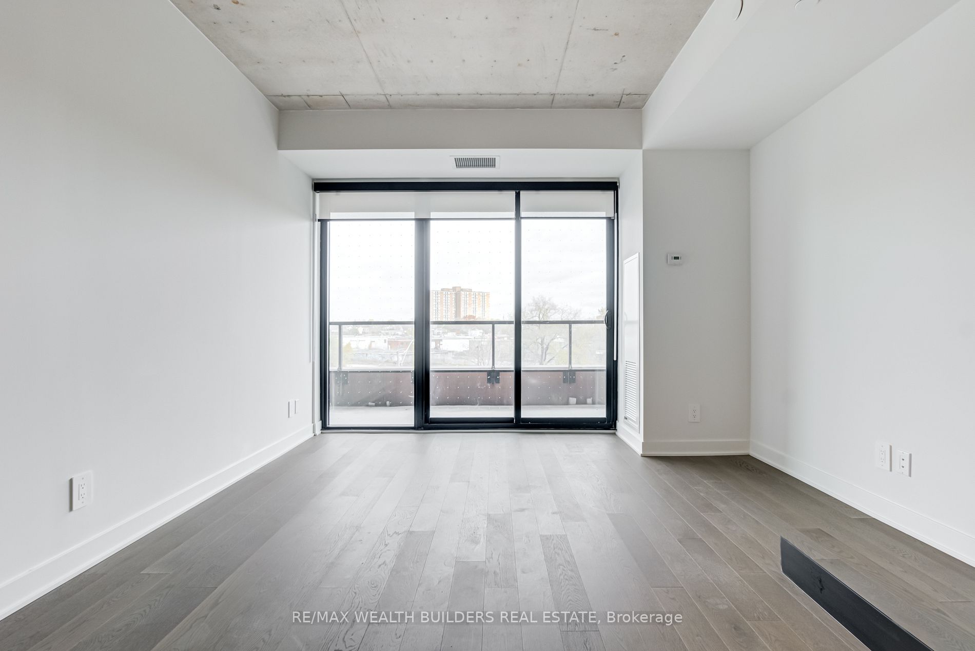 2720 Dundas St W, #321