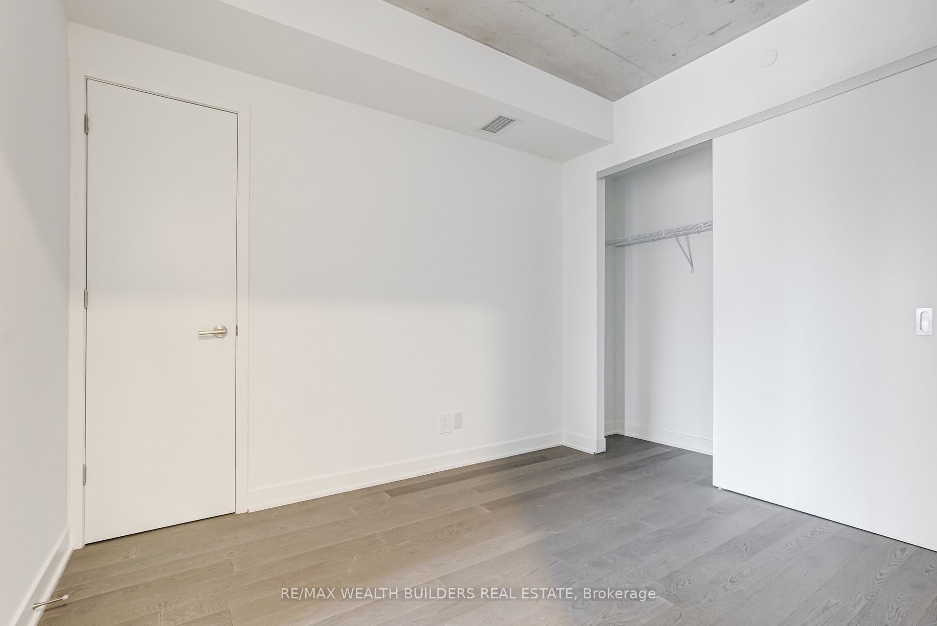 2720 Dundas St W, #321