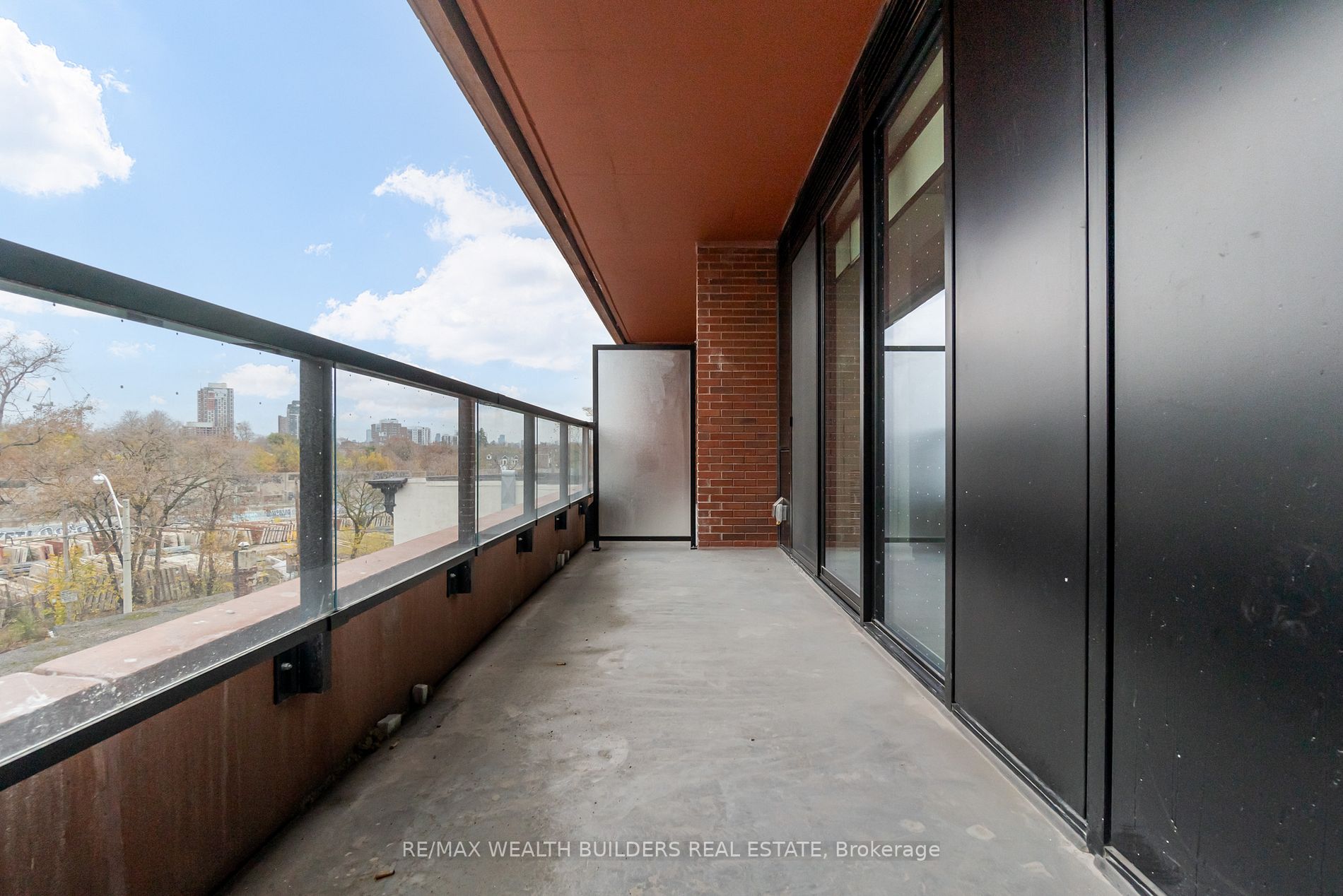 2720 Dundas St W, #321
