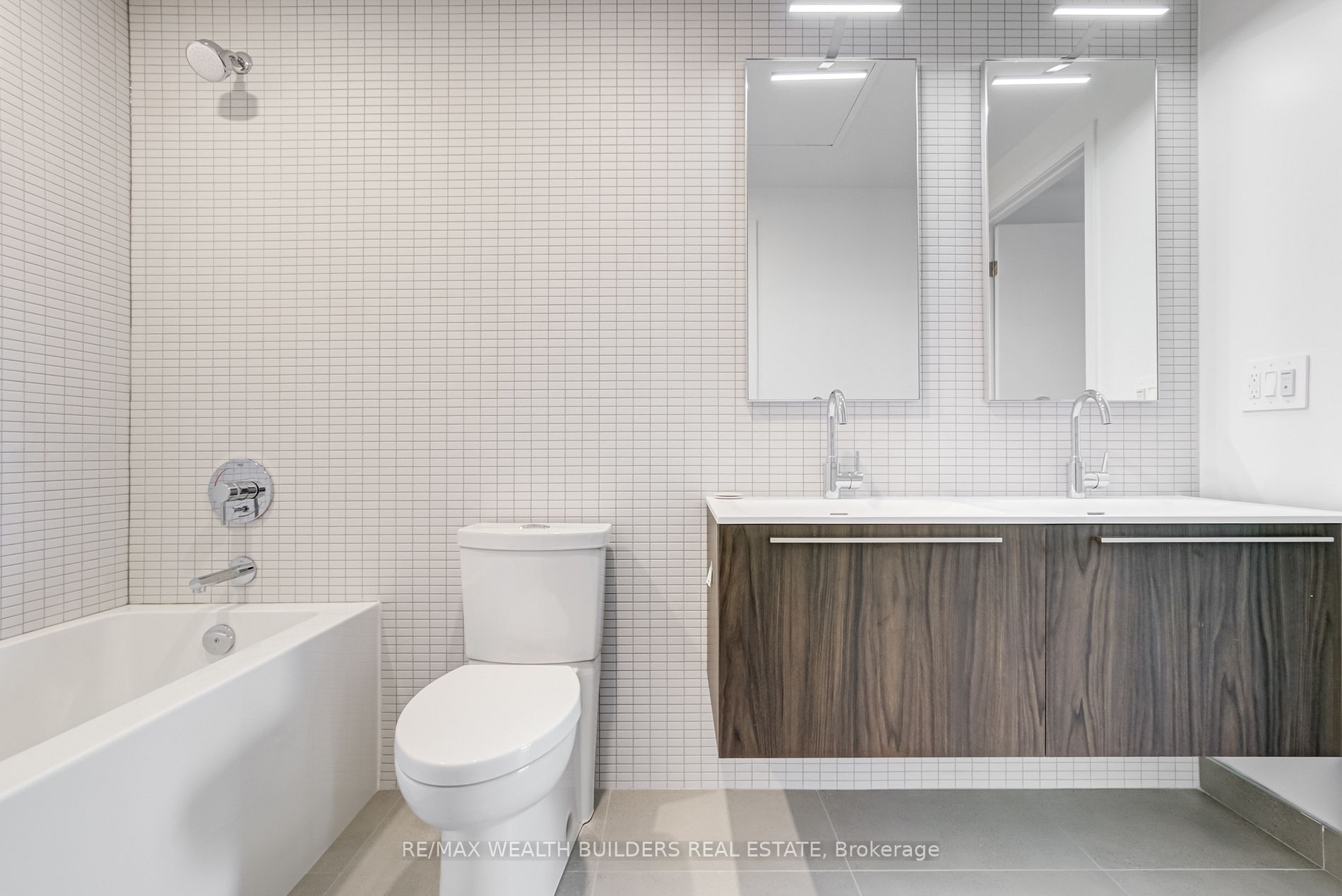 2720 Dundas St W, #321