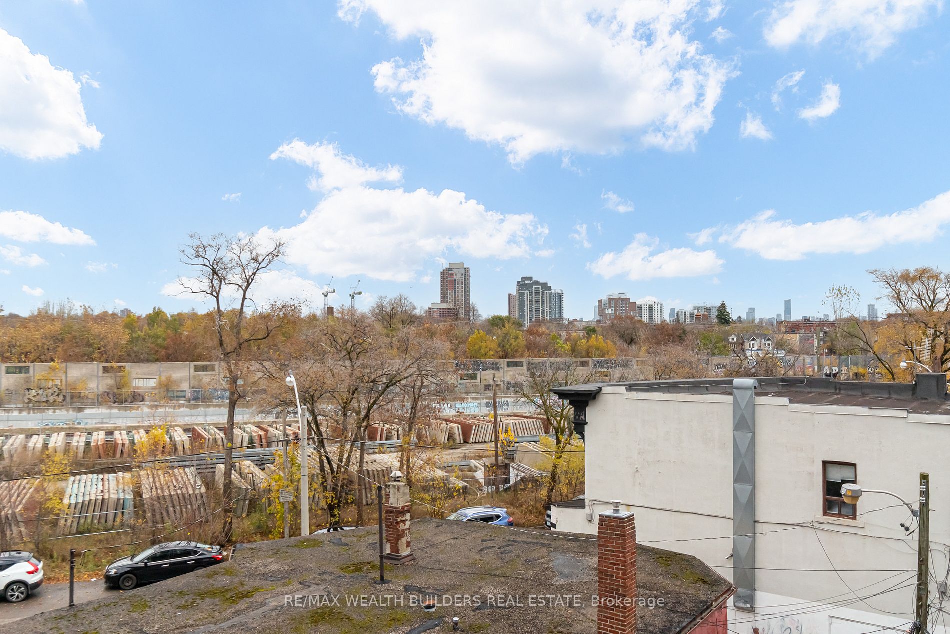 2720 Dundas St W, #321