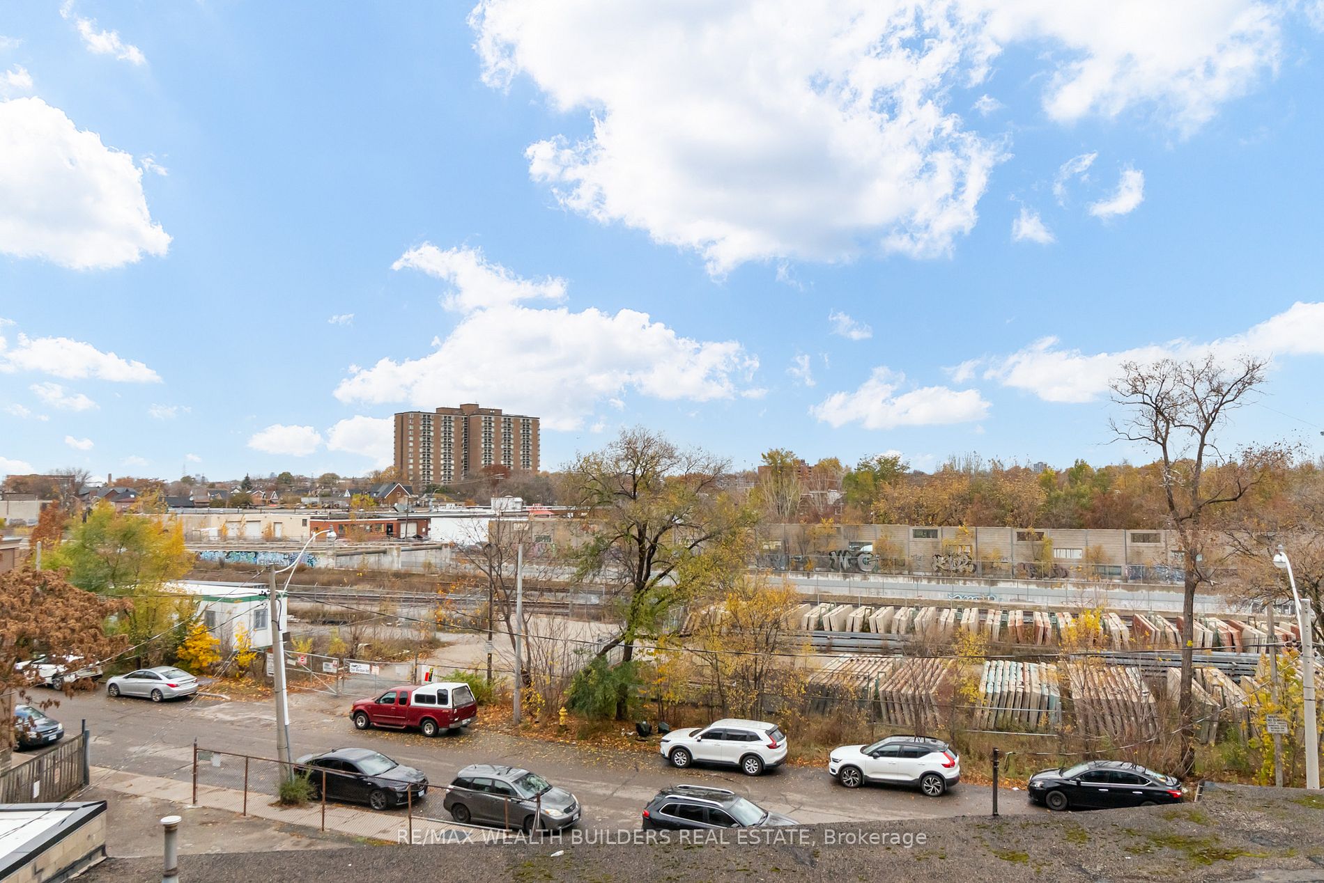2720 Dundas St W, #321