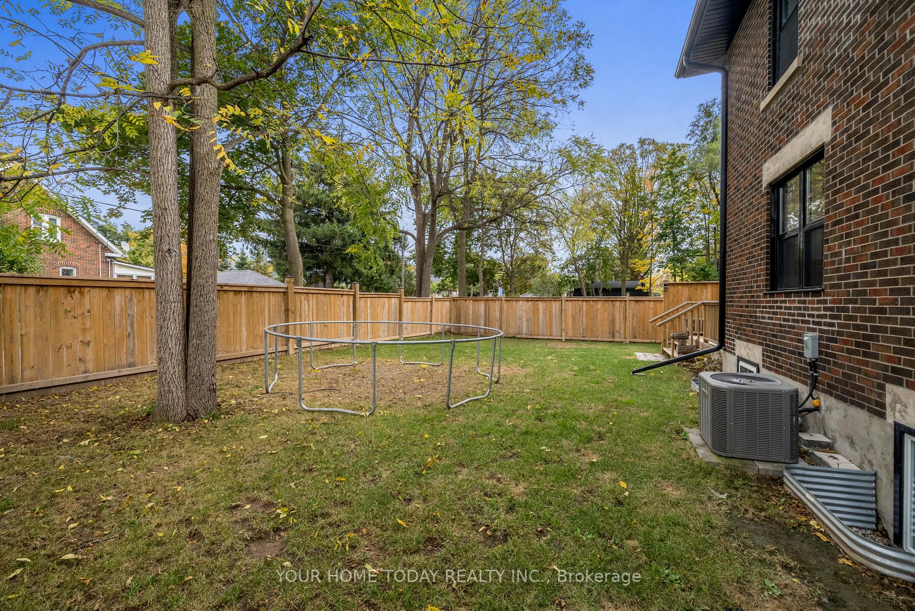 214 Mill St E