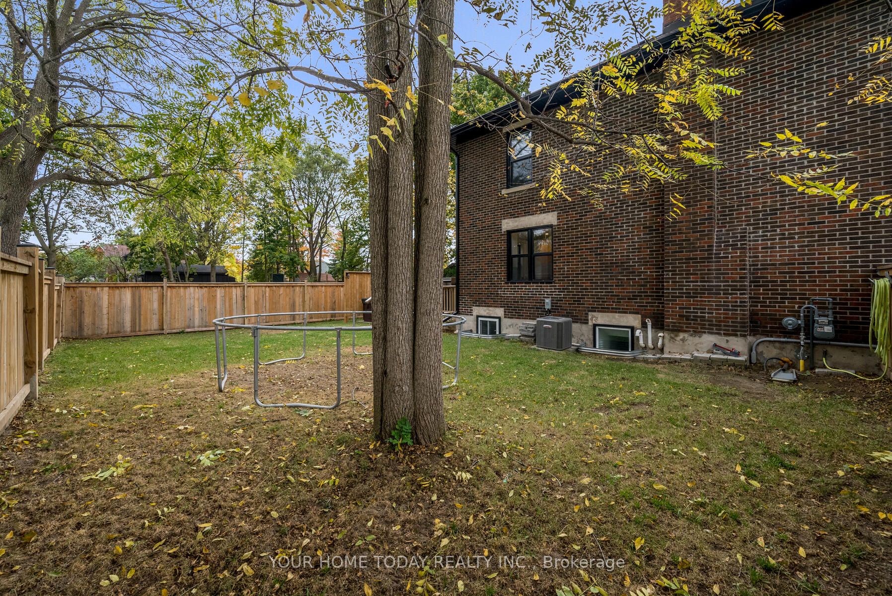 214 Mill St E
