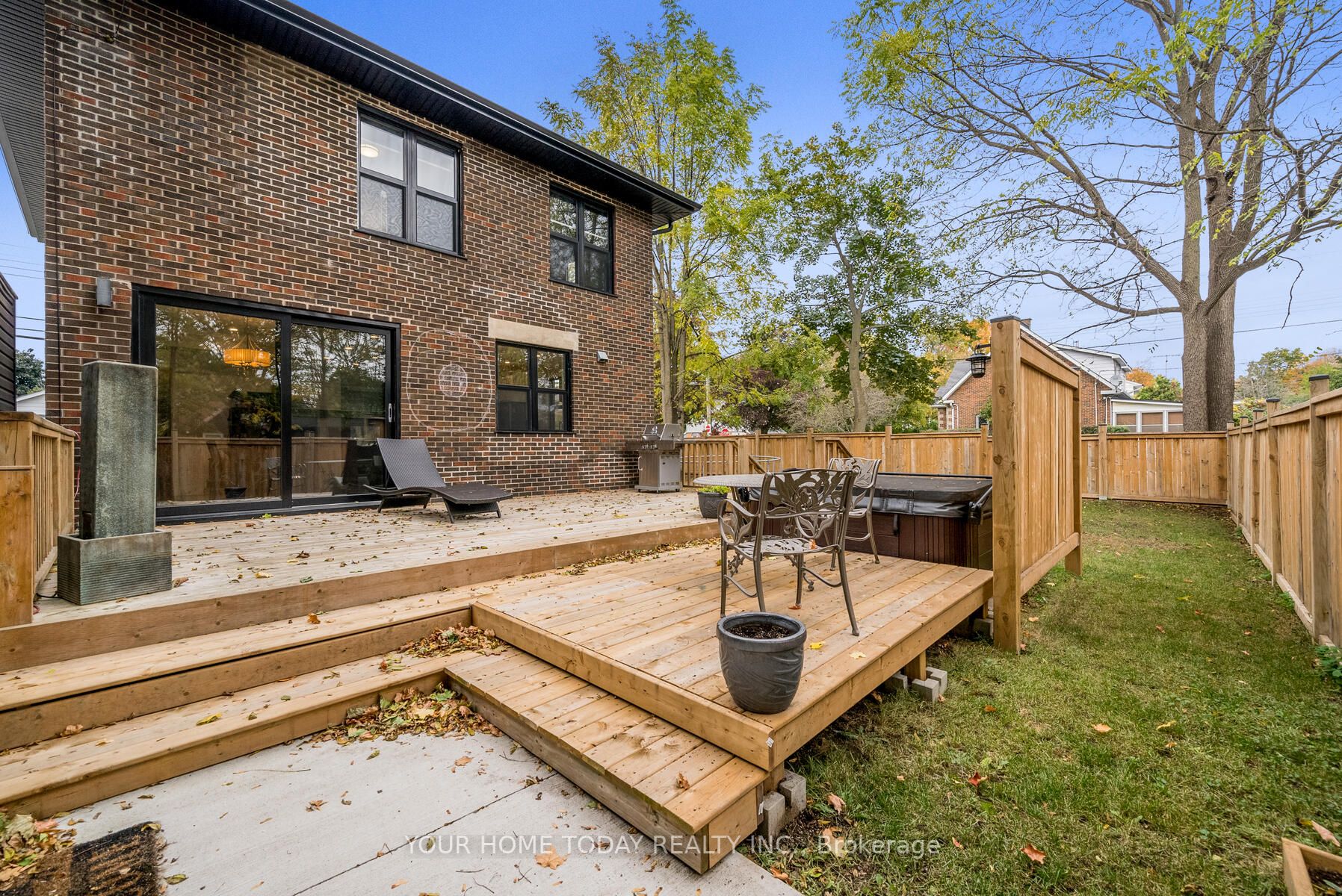 214 Mill St E
