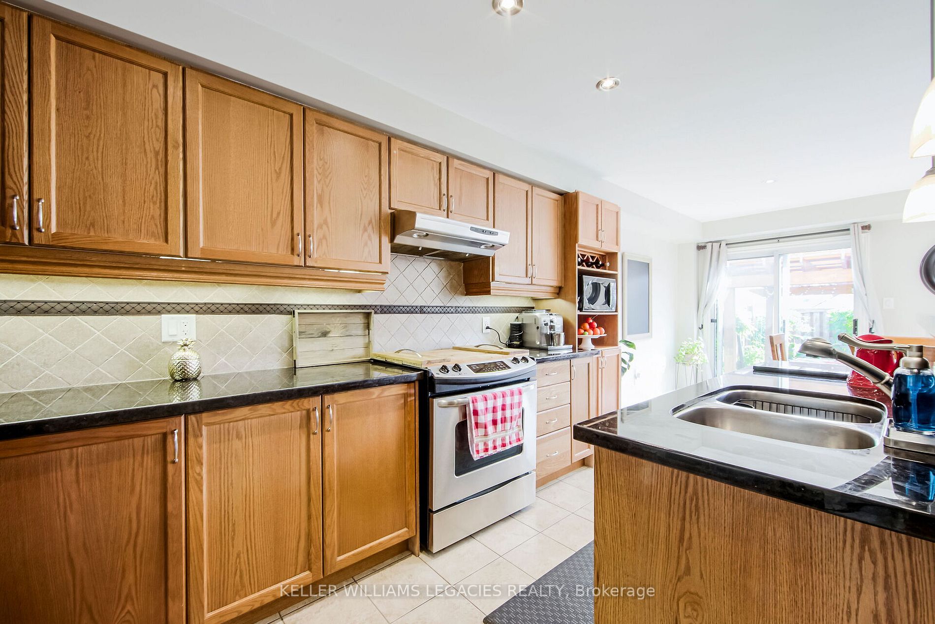 41 Lawren Harris Cres