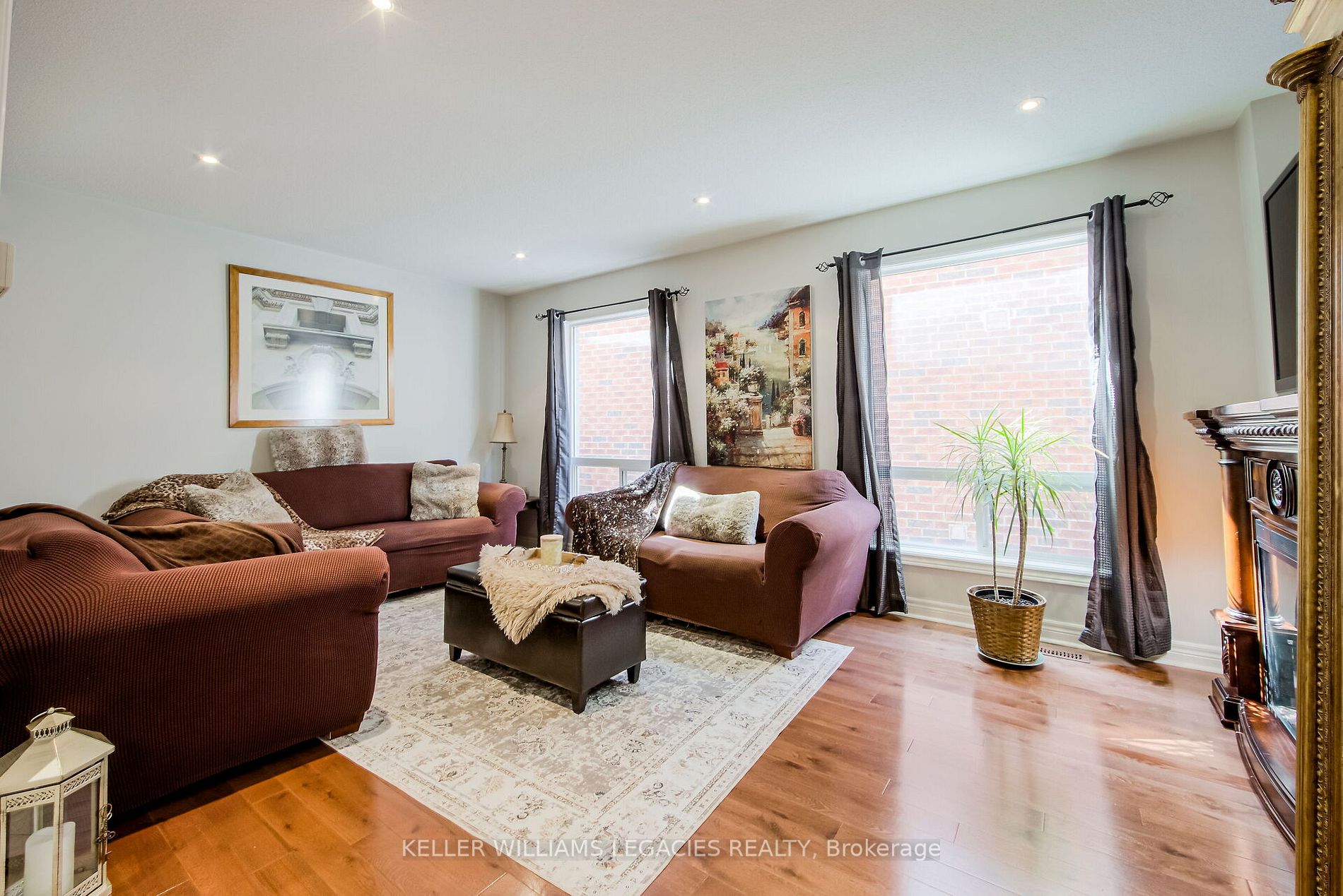 41 Lawren Harris Cres
