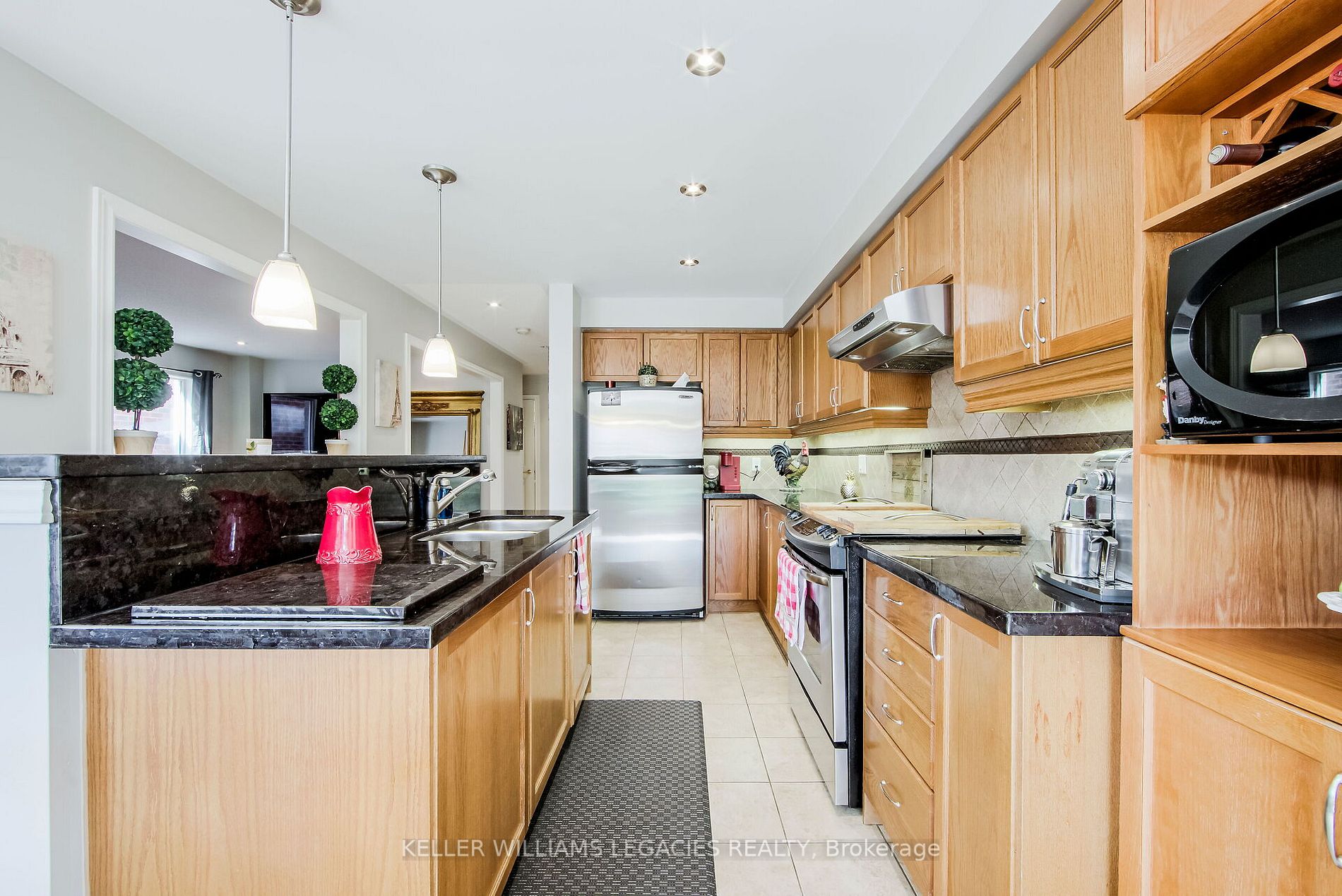 41 Lawren Harris Cres