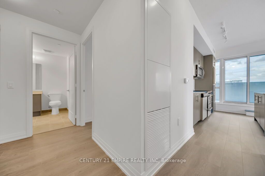 509 Dundas Street W, #317