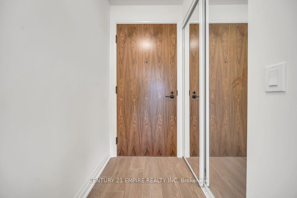 509 Dundas Street W, #317