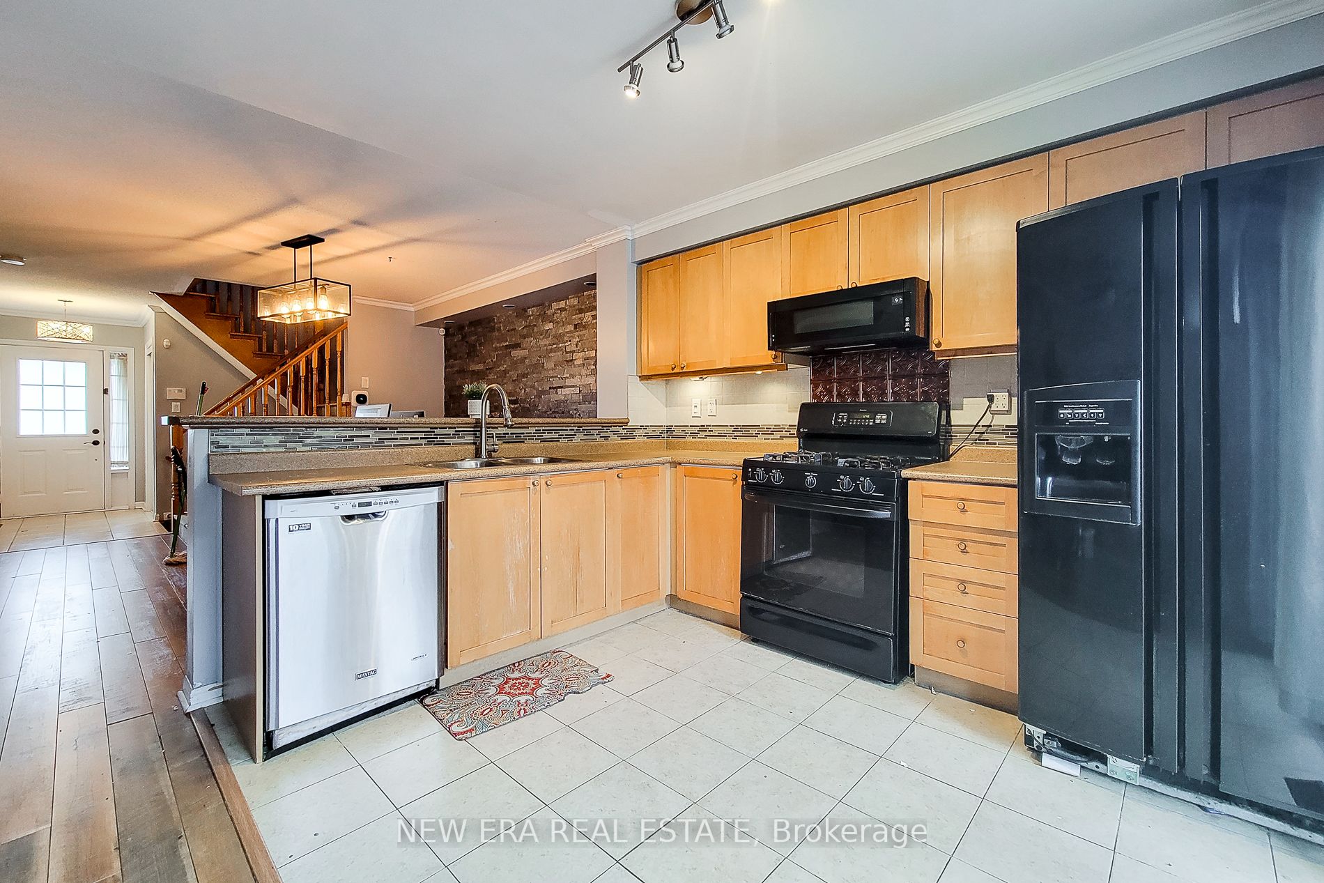 624 Hamilton Cres