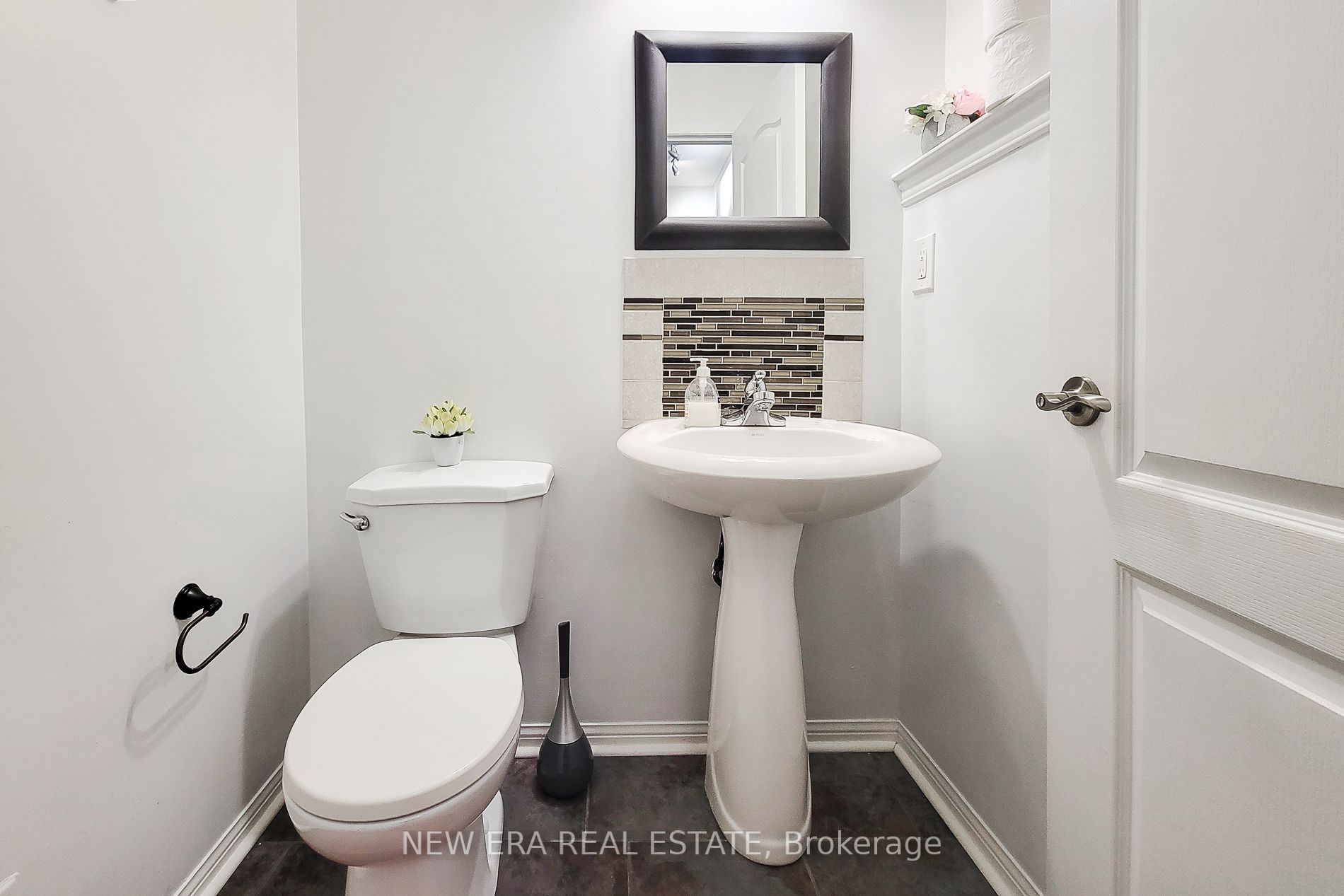624 Hamilton Cres