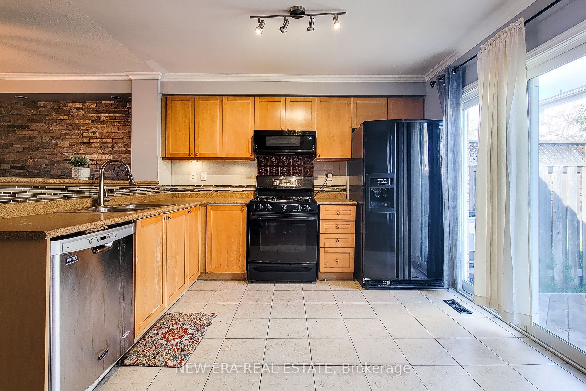 624 Hamilton Cres
