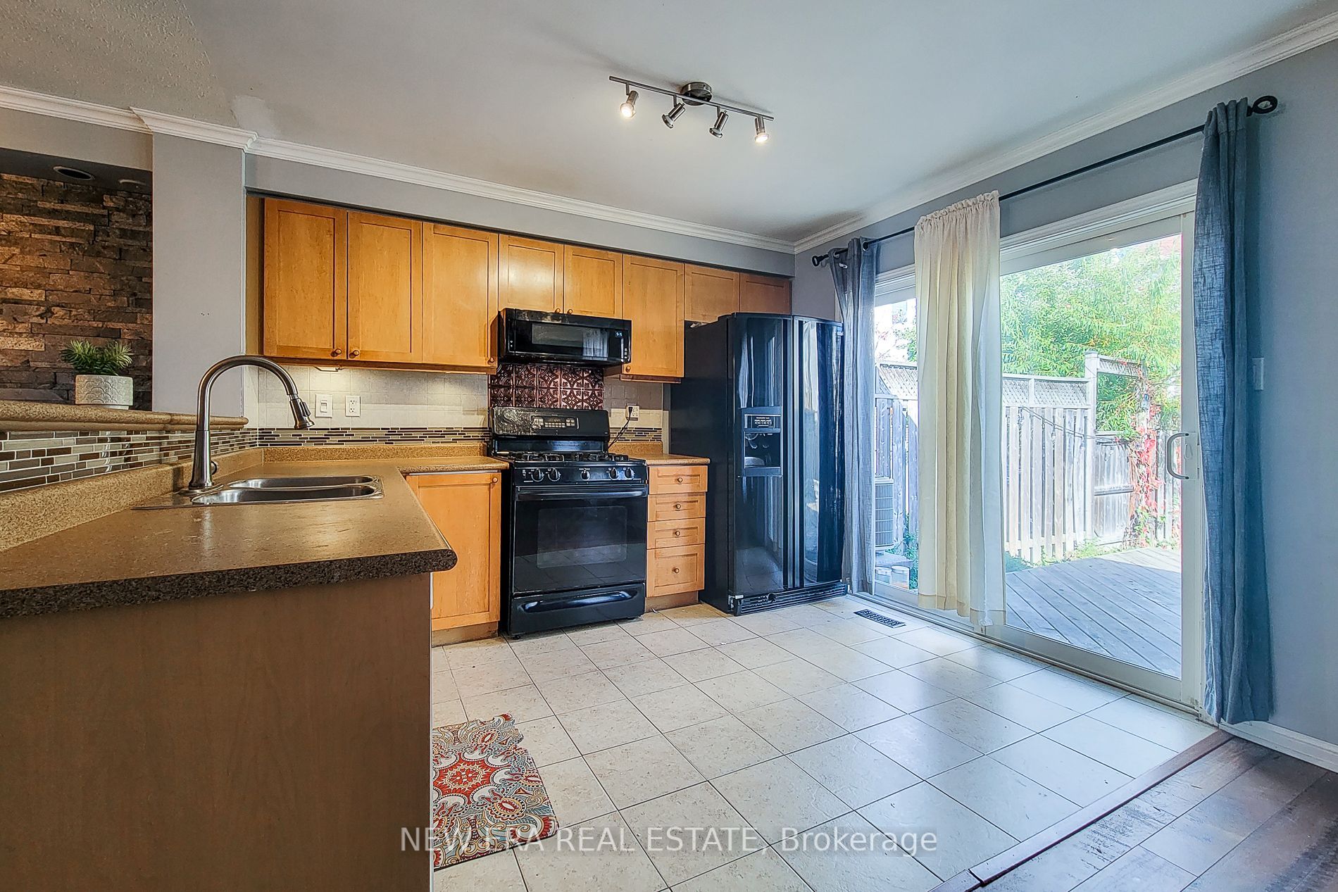 624 Hamilton Cres