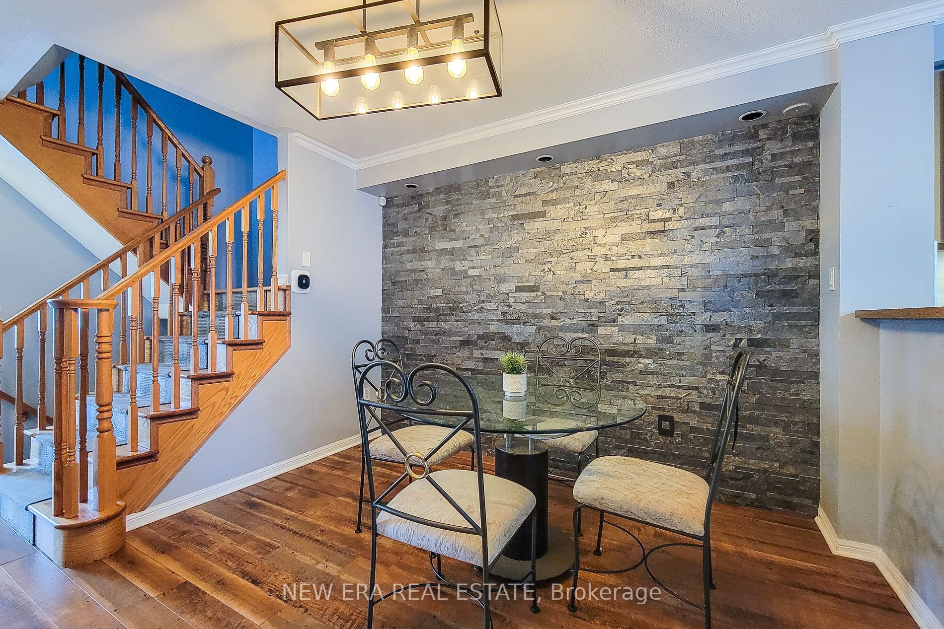 624 Hamilton Cres