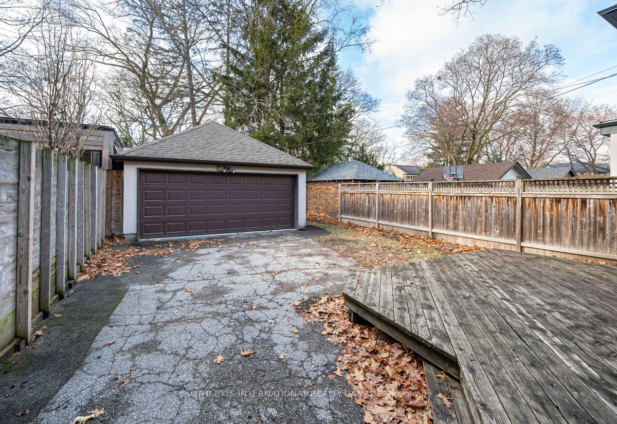38 Willingdon Blvd