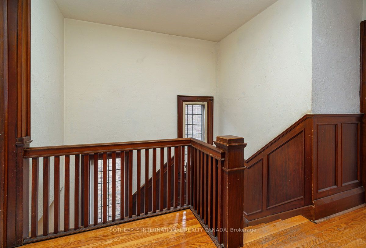 38 Willingdon Blvd
