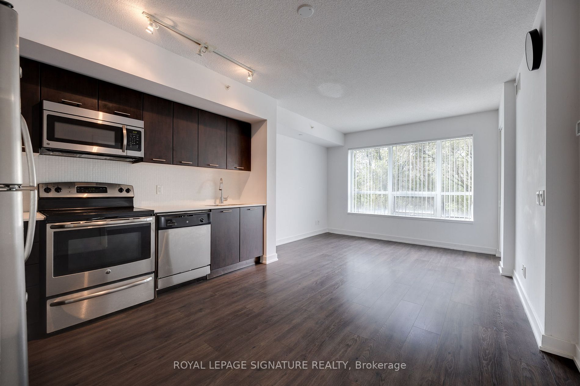 2220 Lake Shore Blvd W, #401