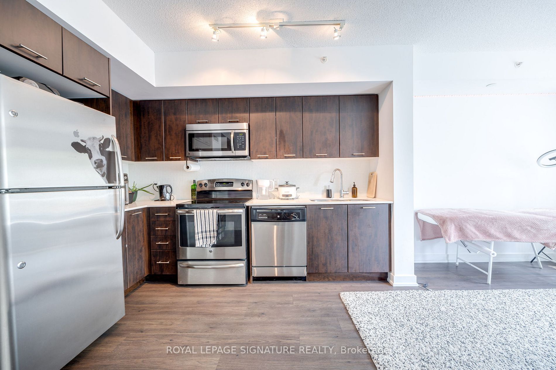 2220 Lake Shore Blvd W, #401